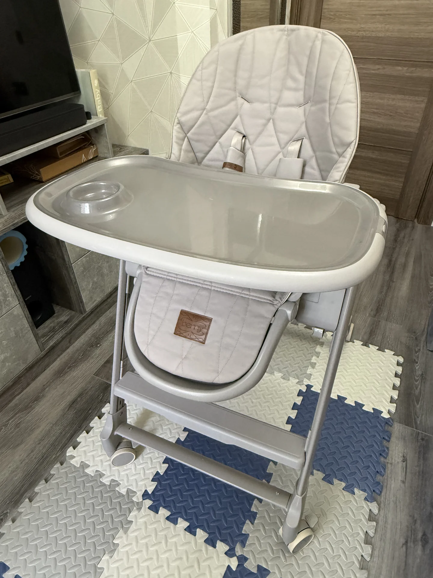 Стульчик для кормления Happy Baby Berny Lux