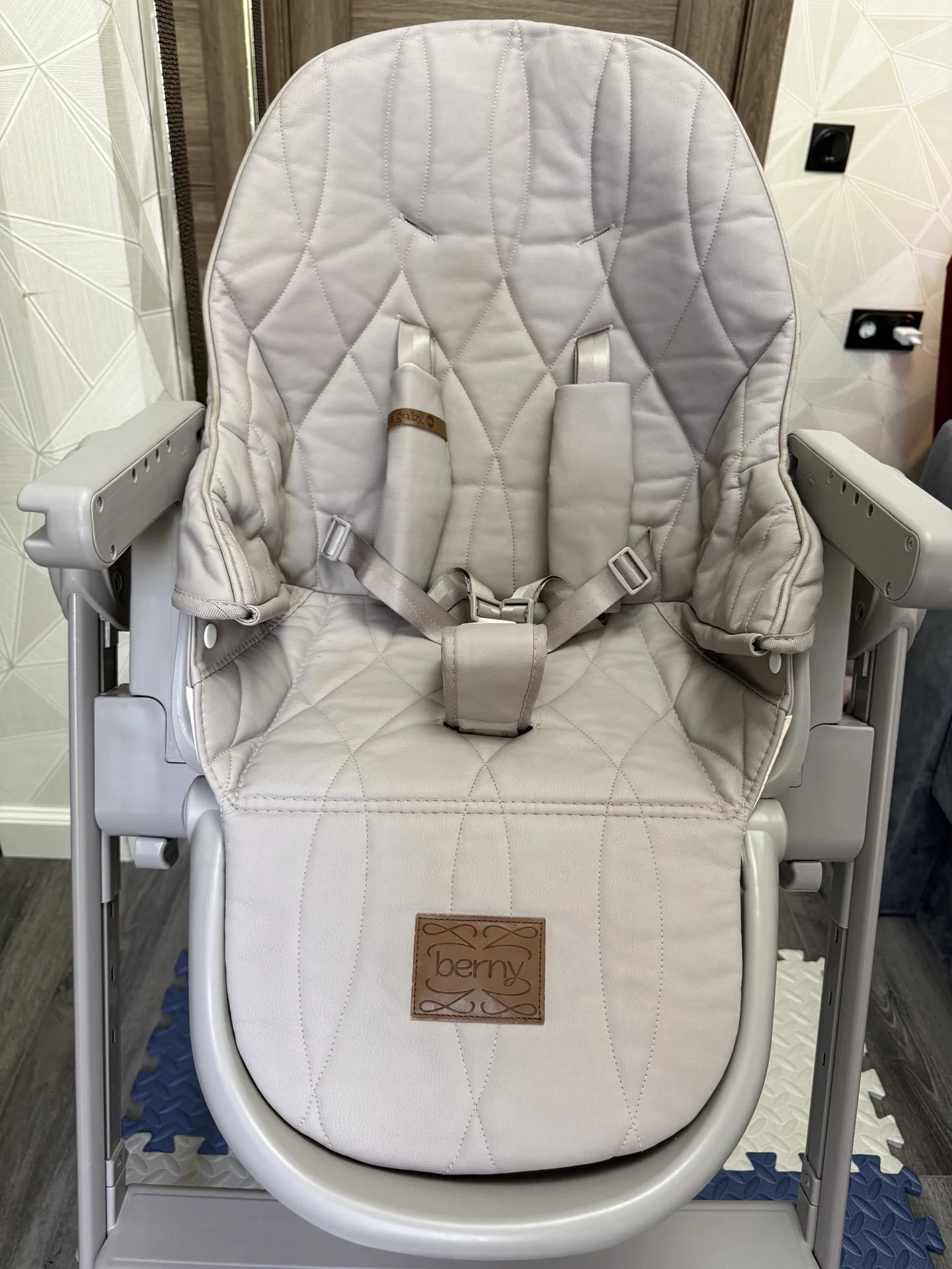 Стульчик для кормления Happy Baby Berny Lux - миниатюра 3
