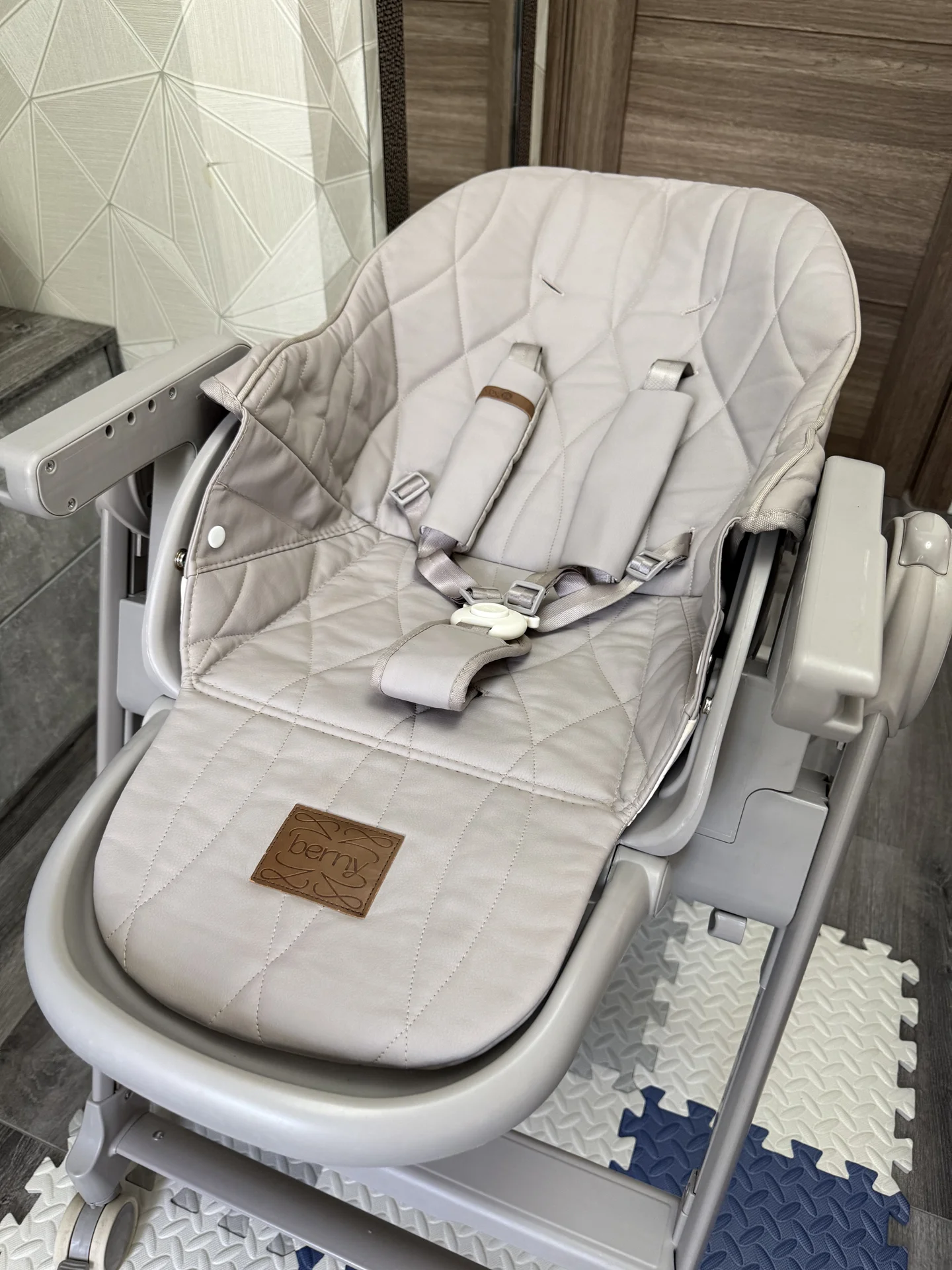 Стульчик для кормления Happy Baby Berny Lux - миниатюра 4