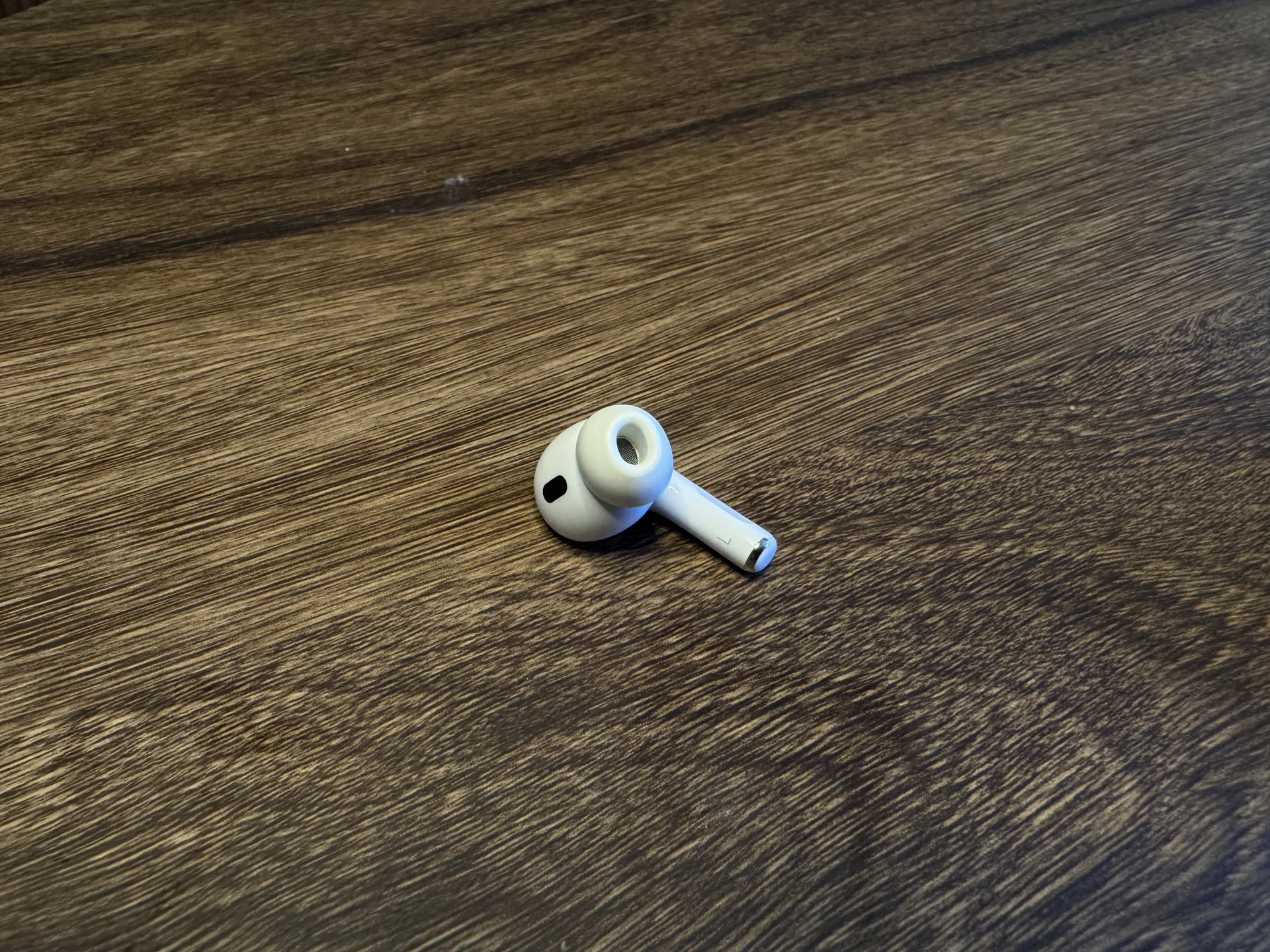 Левый наушник Airpods pro 2 - миниатюра 2