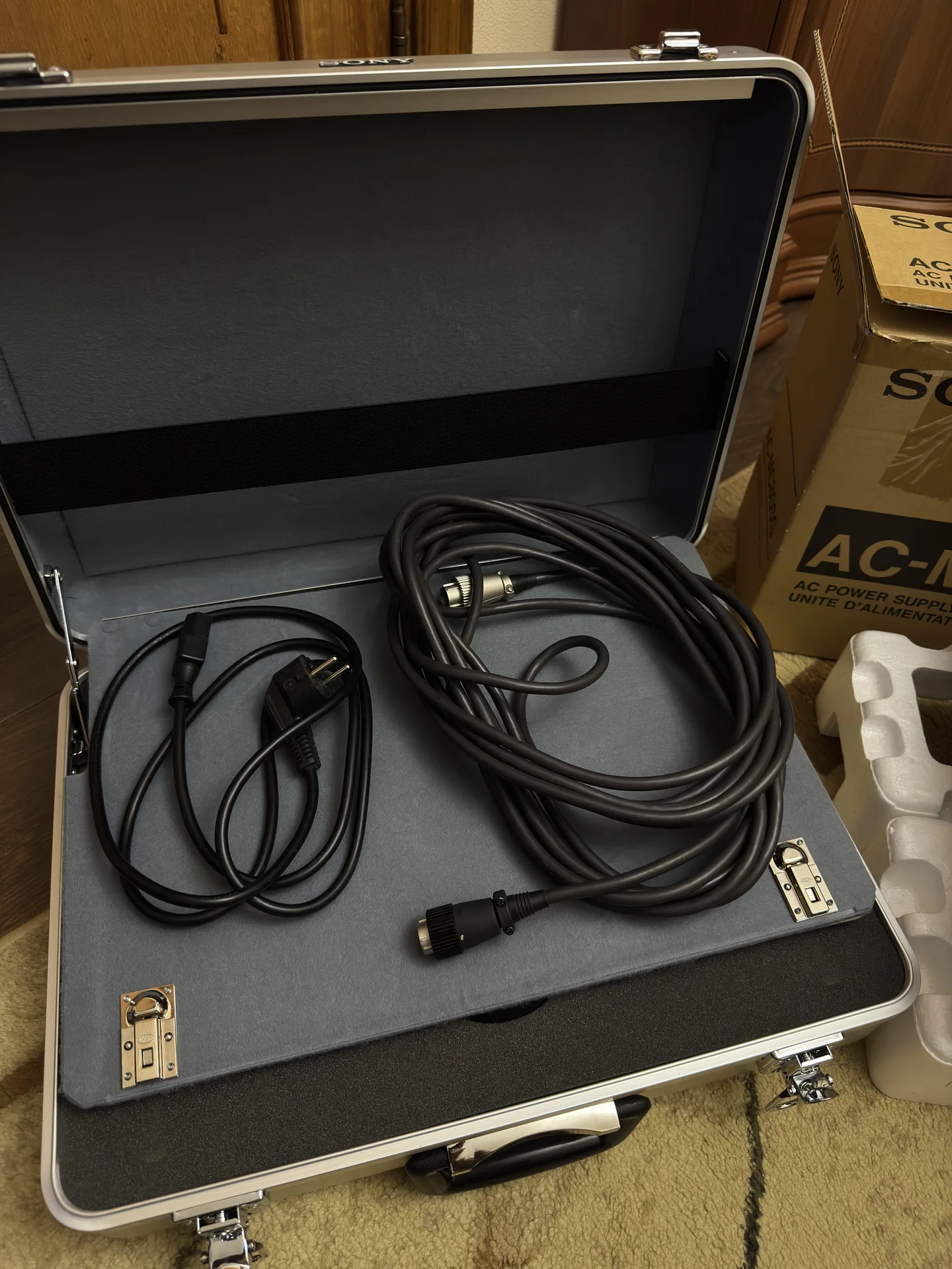 Студийный микрофон Sony C800G (Studio PAC, New) - миниатюра 7