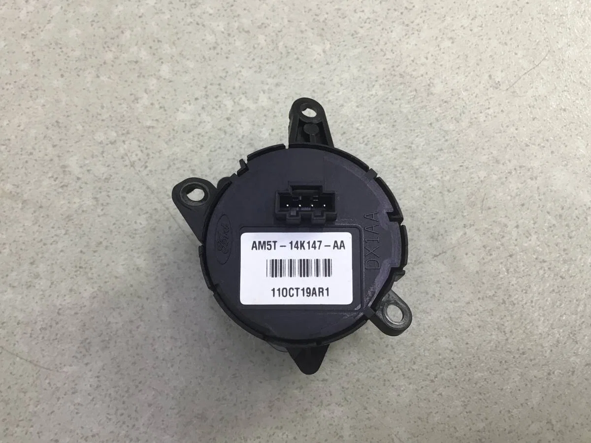 Кнопки мультируля Ford Focus 3 (CB8) 2011-2019 [AM5T14K147AA] - миниатюра 4