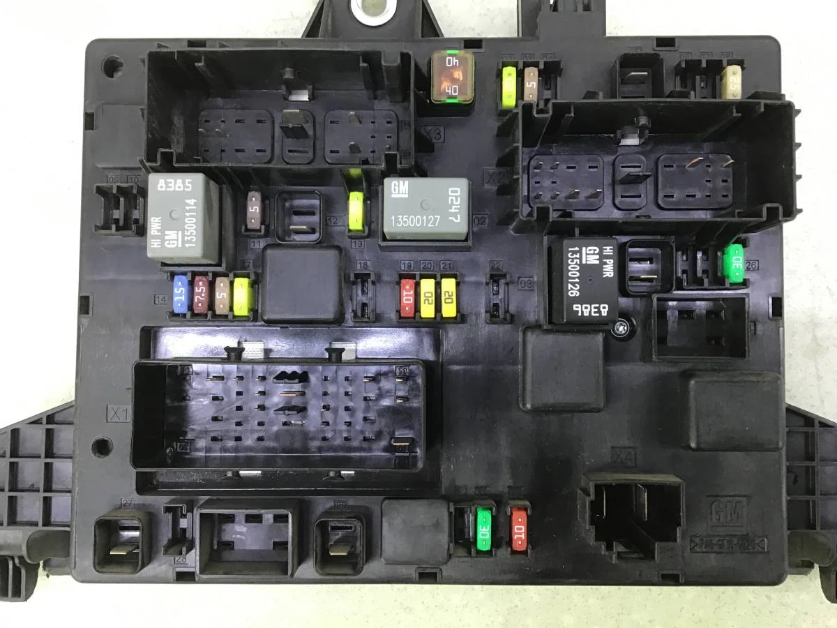 Блок предохранителей Opel Astra J (P10) 2009-2015 [365927271] - миниатюра 2