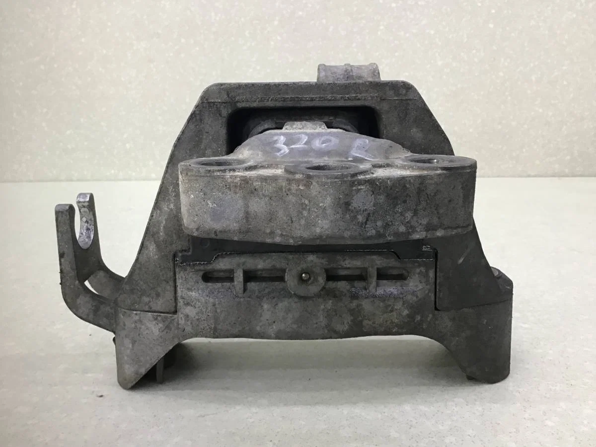 Опора двигателя правая Opel Astra J (P10) 2009-2015 [13347453] - миниатюра 4