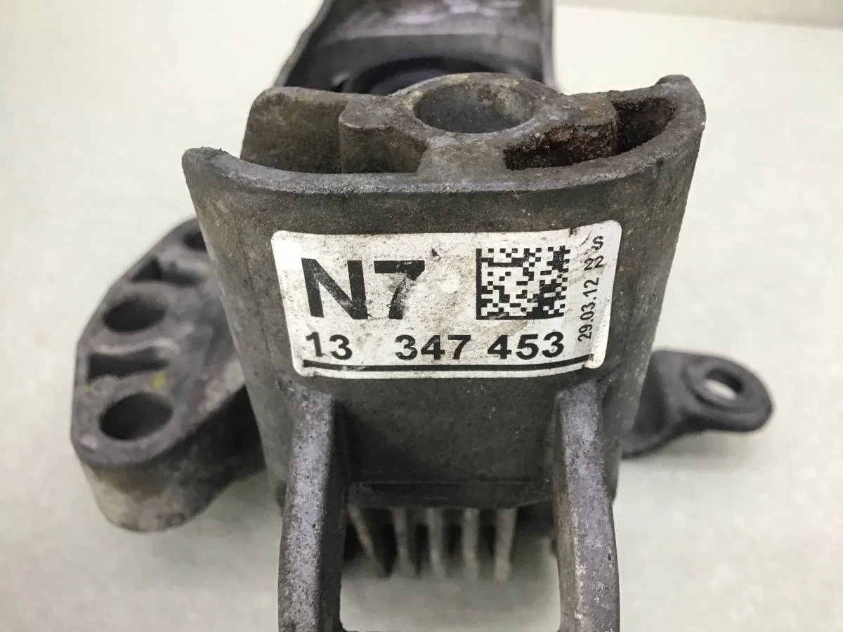 Опора двигателя правая Opel Astra J (P10) 2009-2015 [13347453] - миниатюра 7
