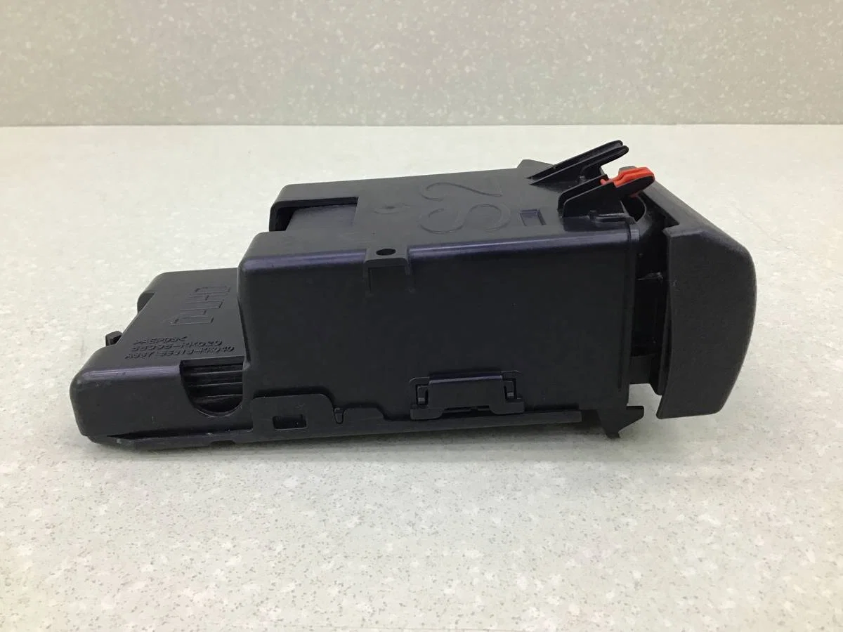 Подстаканник Toyota Hilux (GUN125L, GUN126L, TGN126) 2015-н.в. [66995KK020] - миниатюра 2