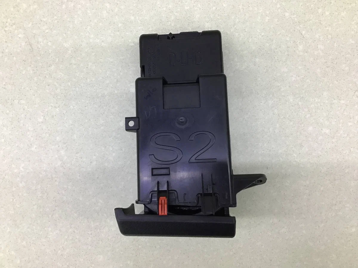 Подстаканник Toyota Hilux (GUN125L, GUN126L, TGN126) 2015-н.в. [66995KK020] - миниатюра 6