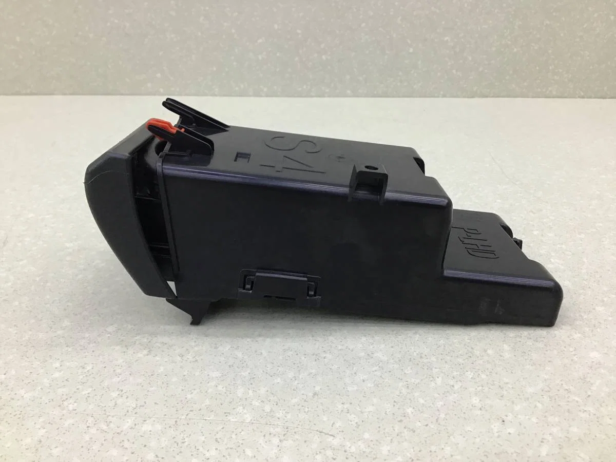 Подстаканник Toyota Hilux (GUN125L, GUN126L, TGN126) 2015-н.в. [66995KK040] - миниатюра 2