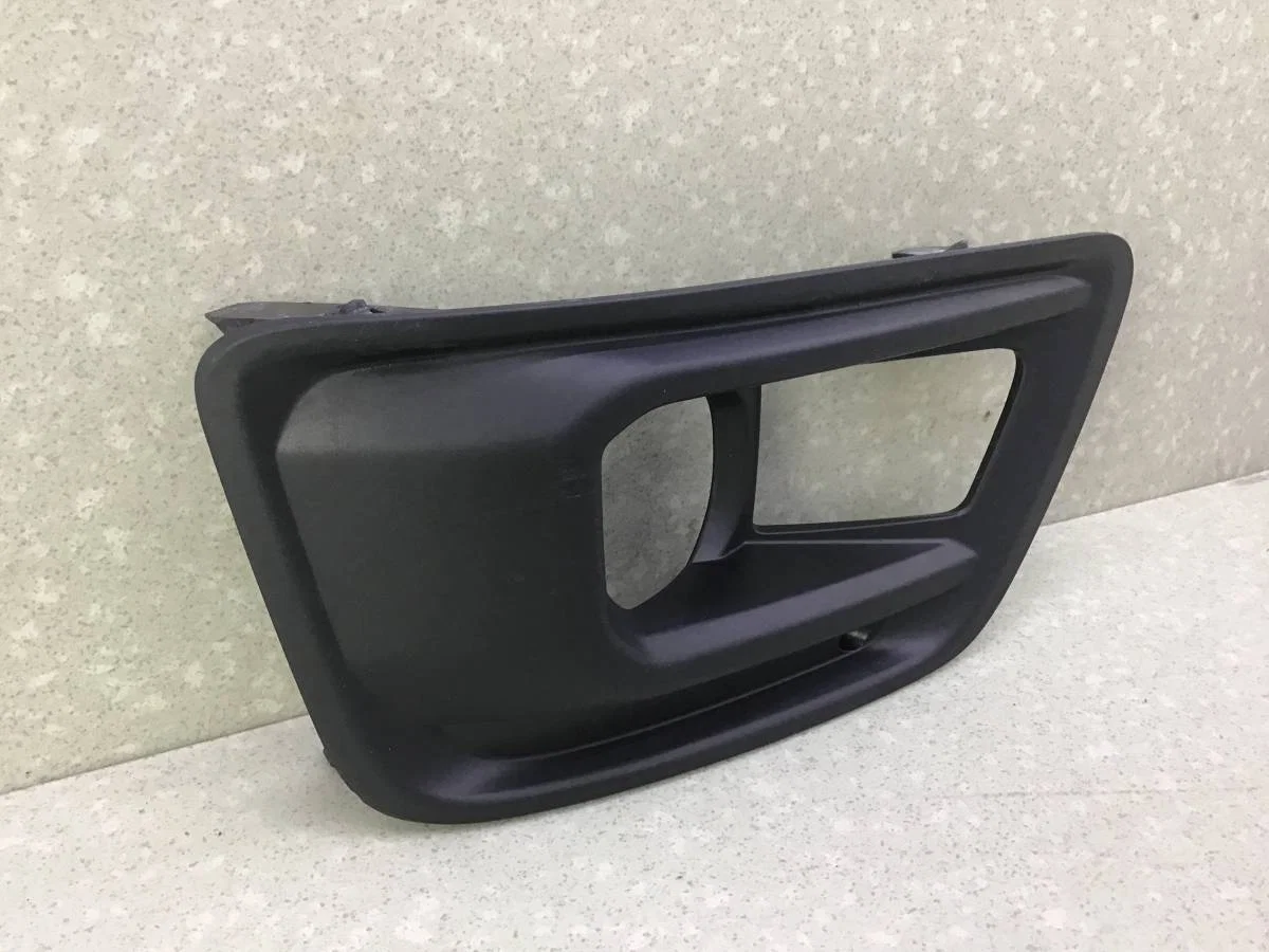 Рамка противотуманной фары правой Toyota Land Cruiser (J300) 2021> [5203060180] - миниатюра 2