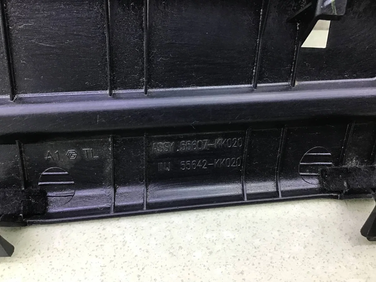 Накладка торпедо Toyota Hilux (GUN125L, GUN126L, TGN126) 2015-н.в. [55607KK020] - миниатюра 8