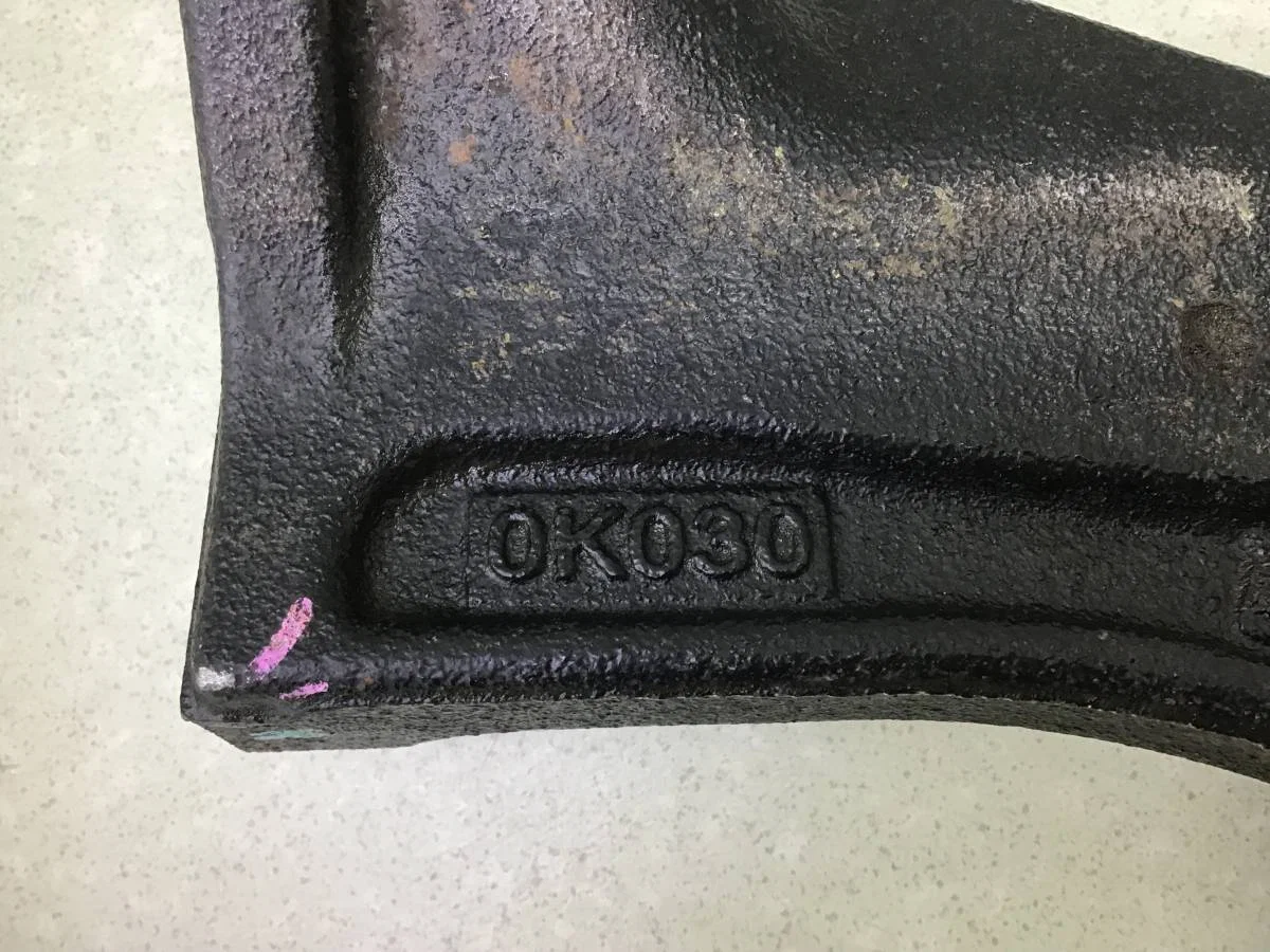 Кронштейн КПП Toyota Hilux (GUN125L, GUN126L, TGN126) 2015-н.в. [331180K030] - миниатюра 2