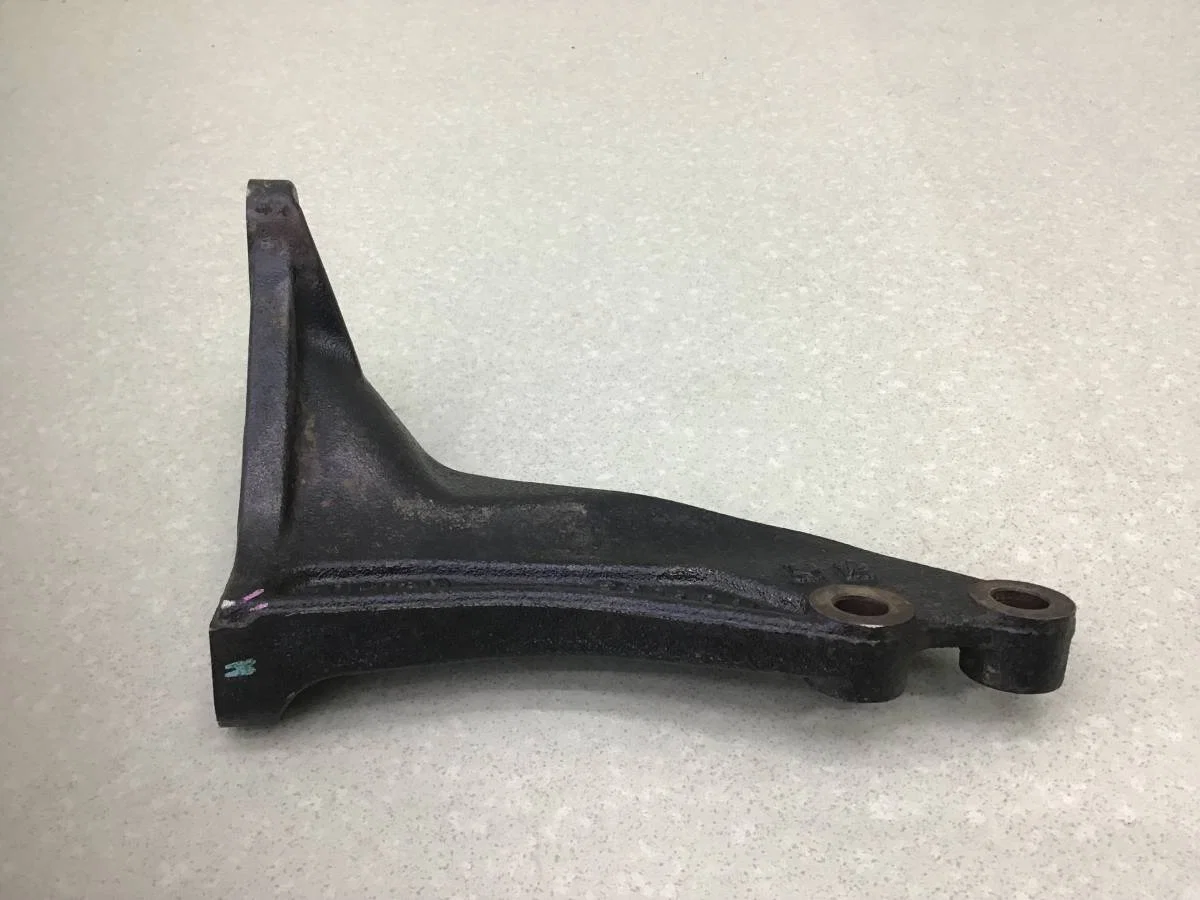 Кронштейн КПП Toyota Hilux (GUN125L, GUN126L, TGN126) 2015-н.в. [331180K030] - миниатюра 4