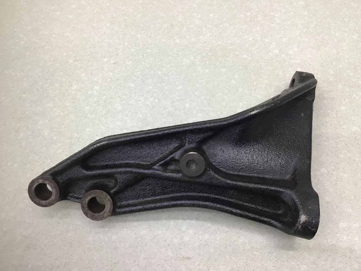 Кронштейн КПП Toyota Hilux (GUN125L, GUN126L, TGN126) 2015-н.в. [331180K030] - миниатюра 6