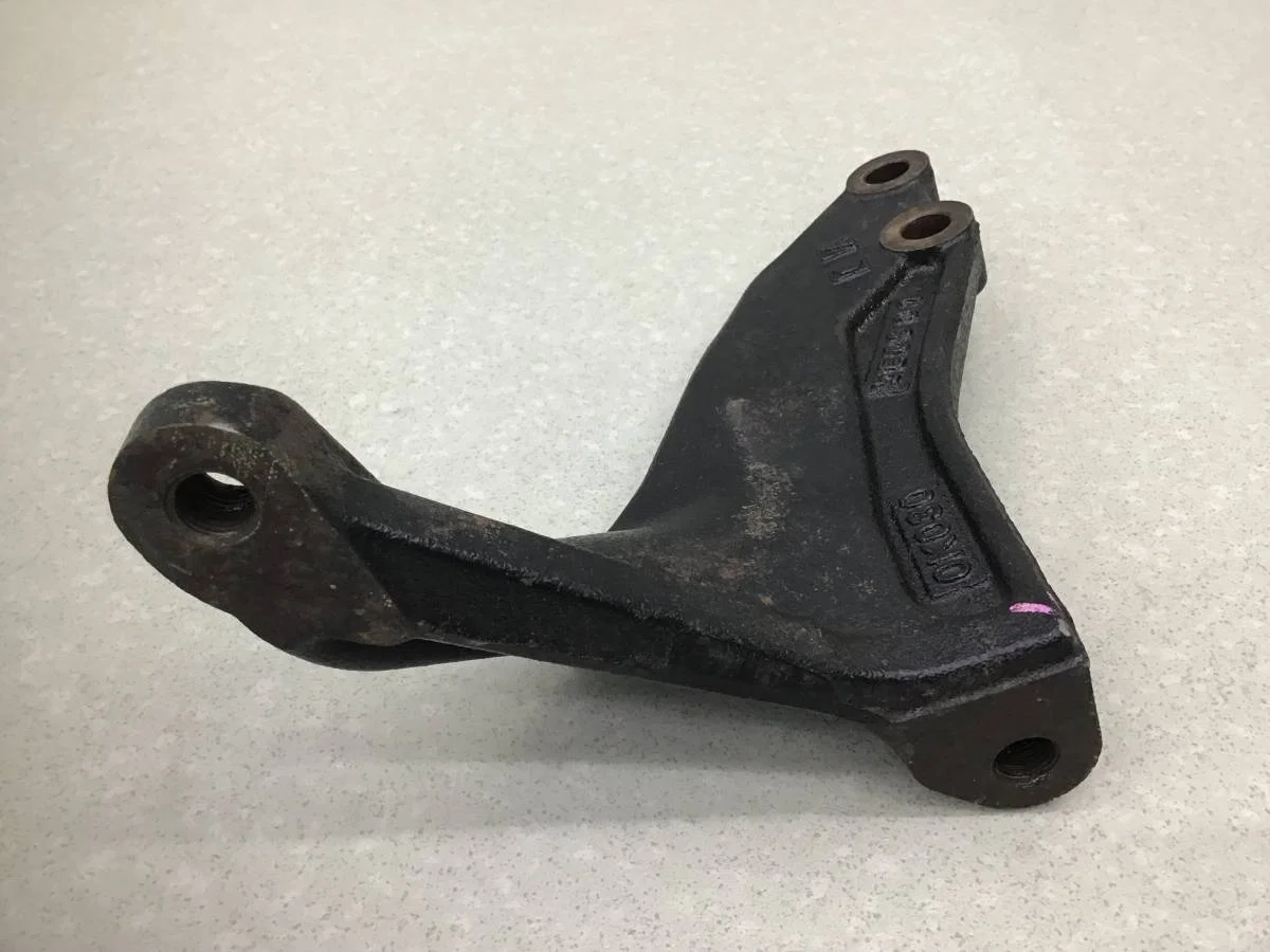 Кронштейн КПП Toyota Hilux (GUN125L, GUN126L, TGN126) 2015-н.в. [331180K030] - миниатюра 7