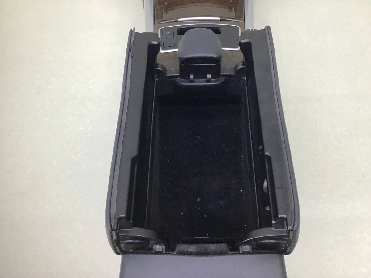 Консоль центральная Mercedes-Benz E-Class (W212) 2009-2016 [A21268010529G47] - миниатюра 10