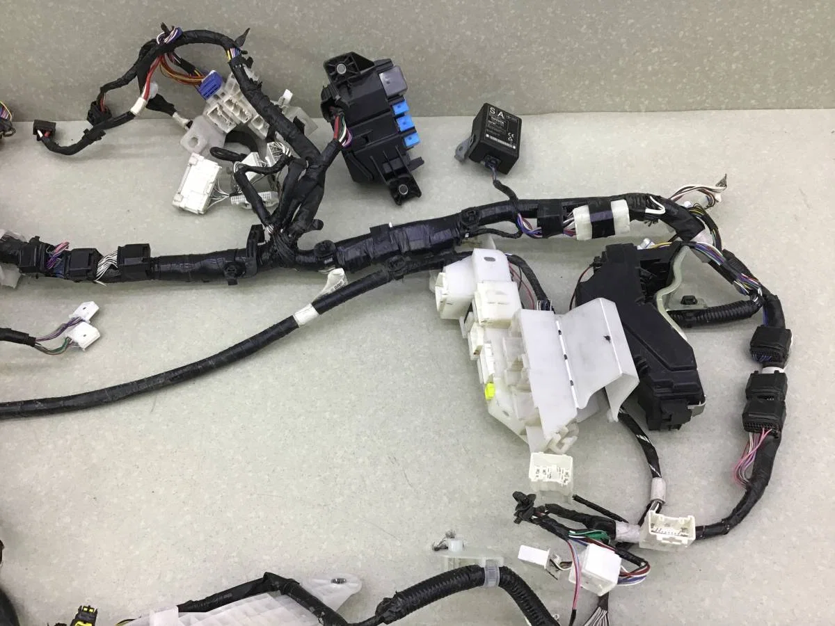 Проводка салона Toyota Hilux (GUN125L, GUN126L, TGN126) 2015-н.в. [82161KKA40] - миниатюра 8