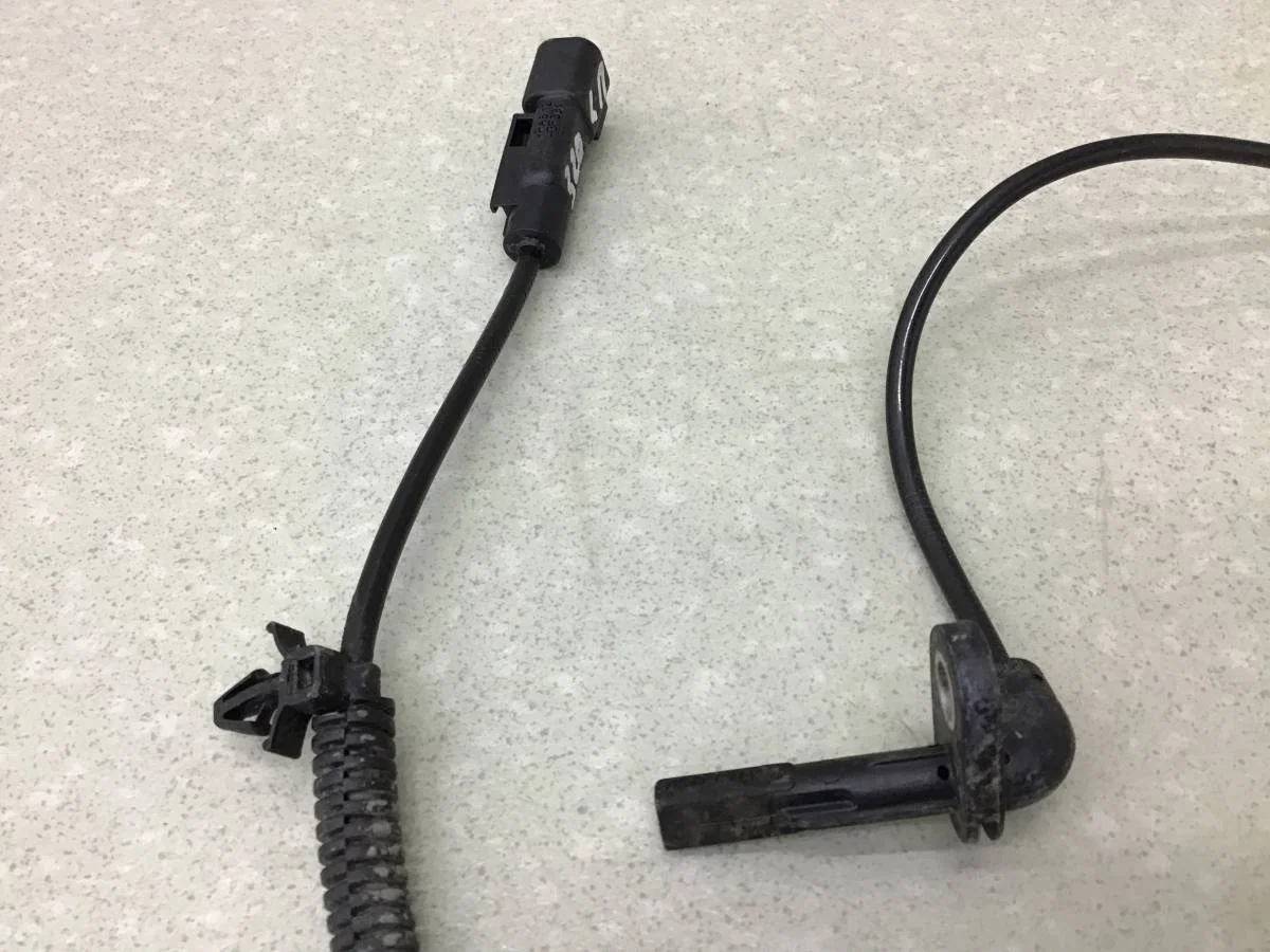 Датчик ABS передний Opel Astra J (P10) 2009-2015 [13359593] - миниатюра 2