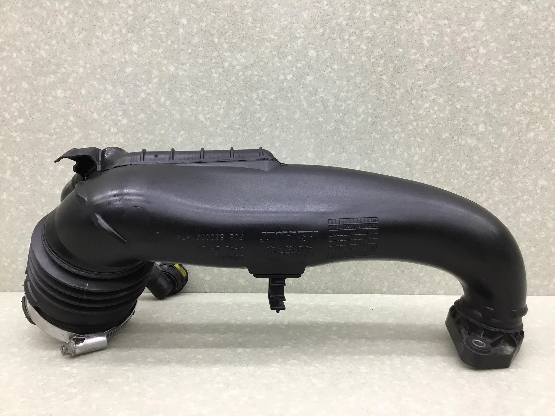 Патрубок интеркулера, Renault Duster I 2012-2021 [8200921878] - миниатюра 2