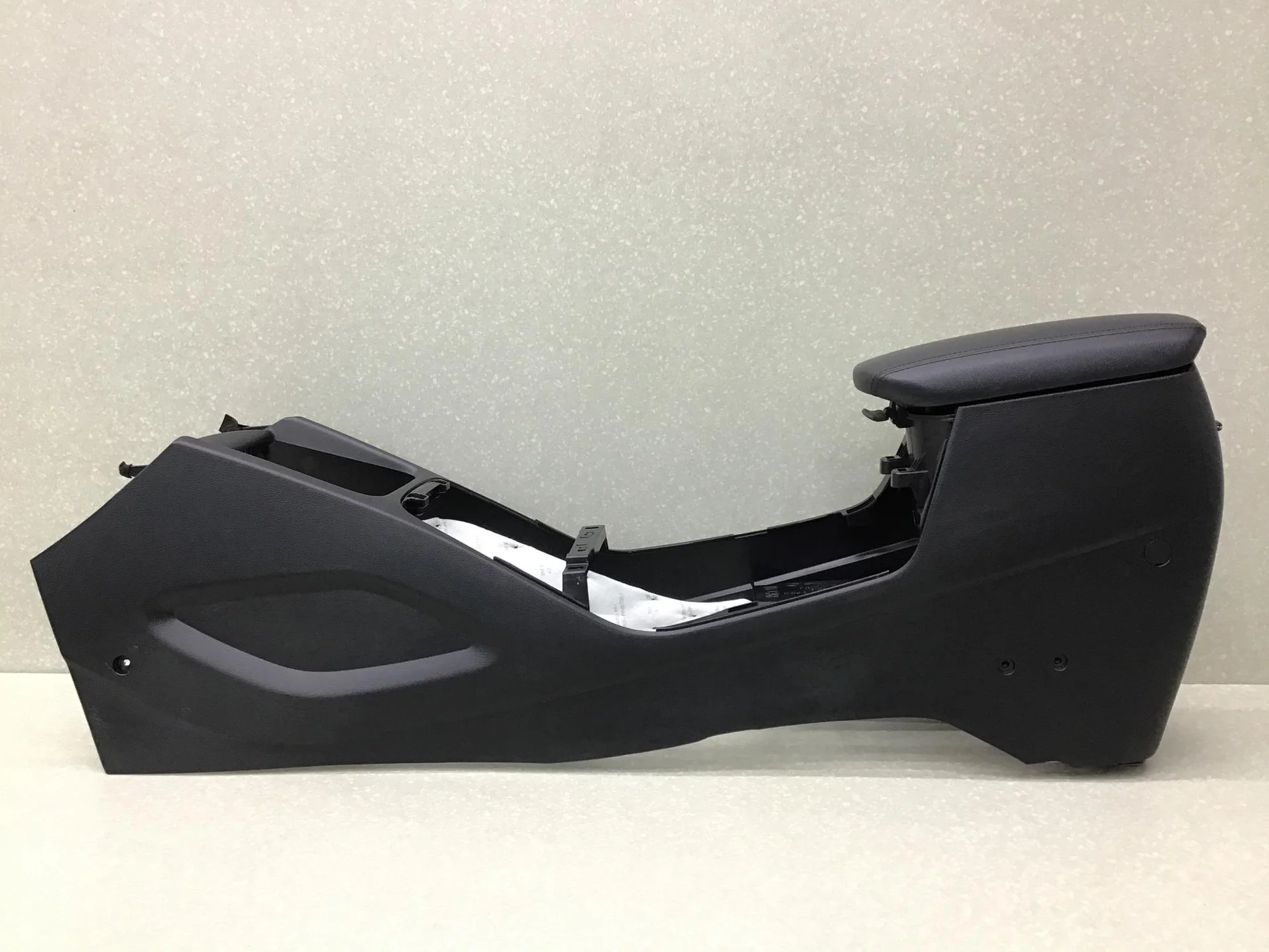 Консоль, Kia Cerato 2013-2018 [84611A7000D8C] - миниатюра 3