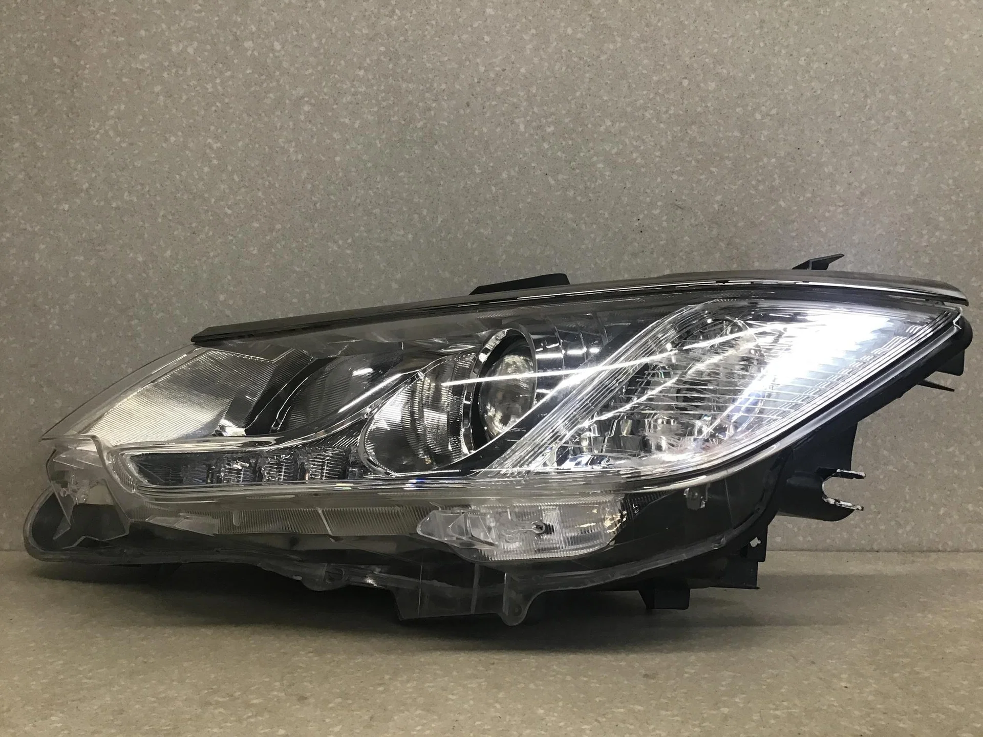 Фара левая, Toyota Camry XV50 2011-2017 [8117033881] - миниатюра 2