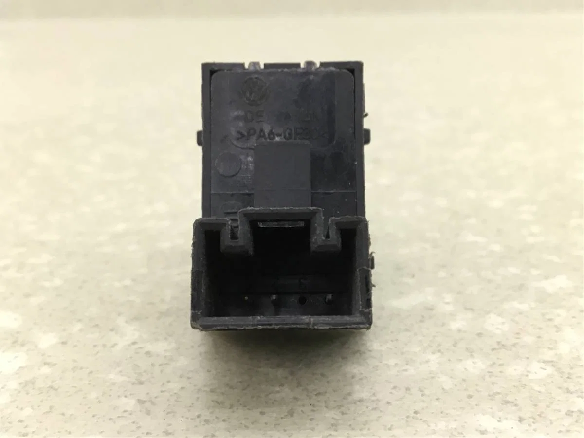 Кнопка стеклоподъемника Volkswagen Jetta (5K) 2011> [7L6959855B] - миниатюра 4