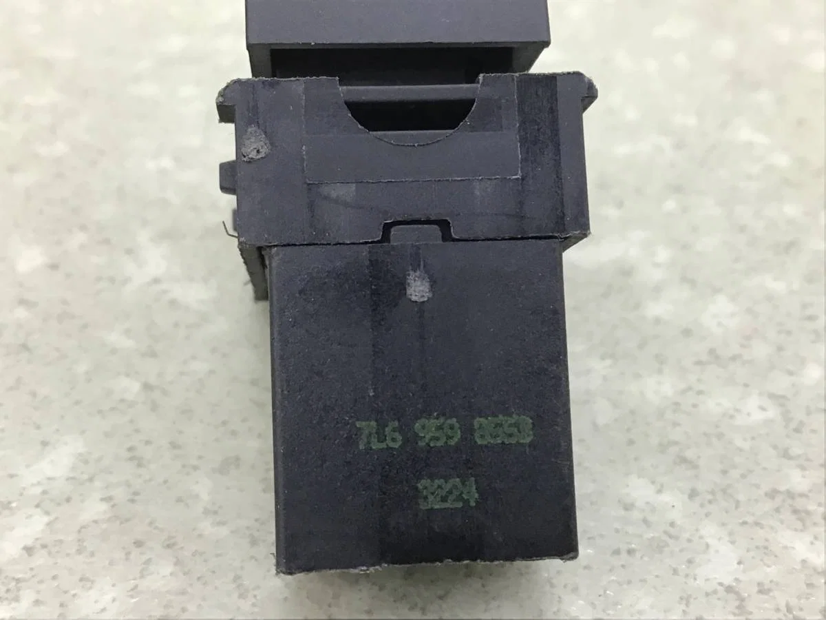 Кнопка стеклоподъемника Volkswagen Jetta (5K) 2011> [7L6959855B] - миниатюра 5