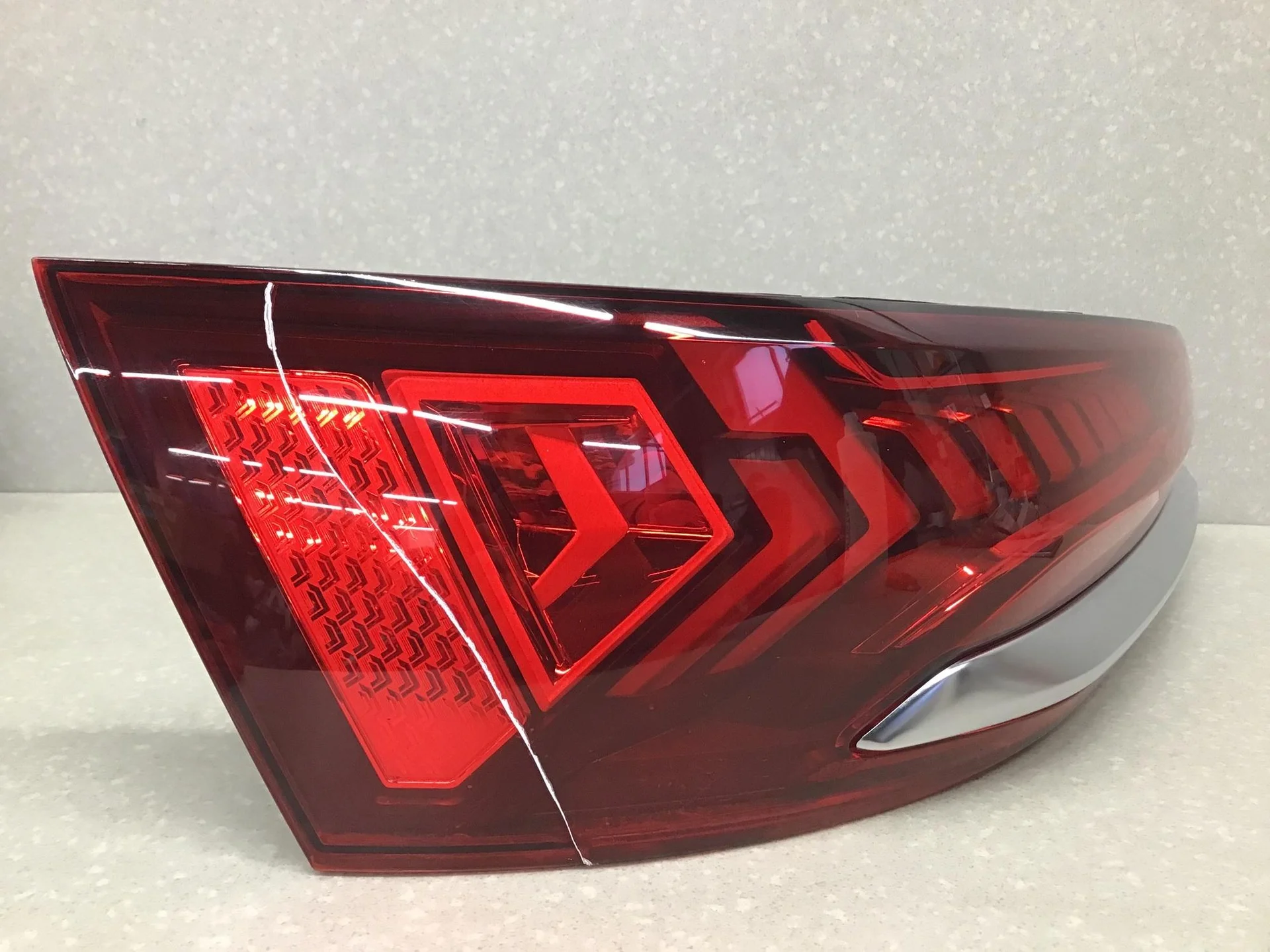 Фонарь задний левый Audi Q7 (4M) 2015> [4M0945307] - миниатюра 3