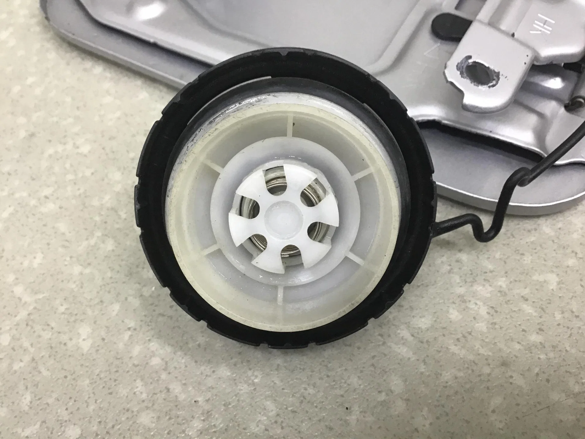 Лючок бензобака, Toyota Highlander II 2007-2013 [7735048060 ] - миниатюра 4