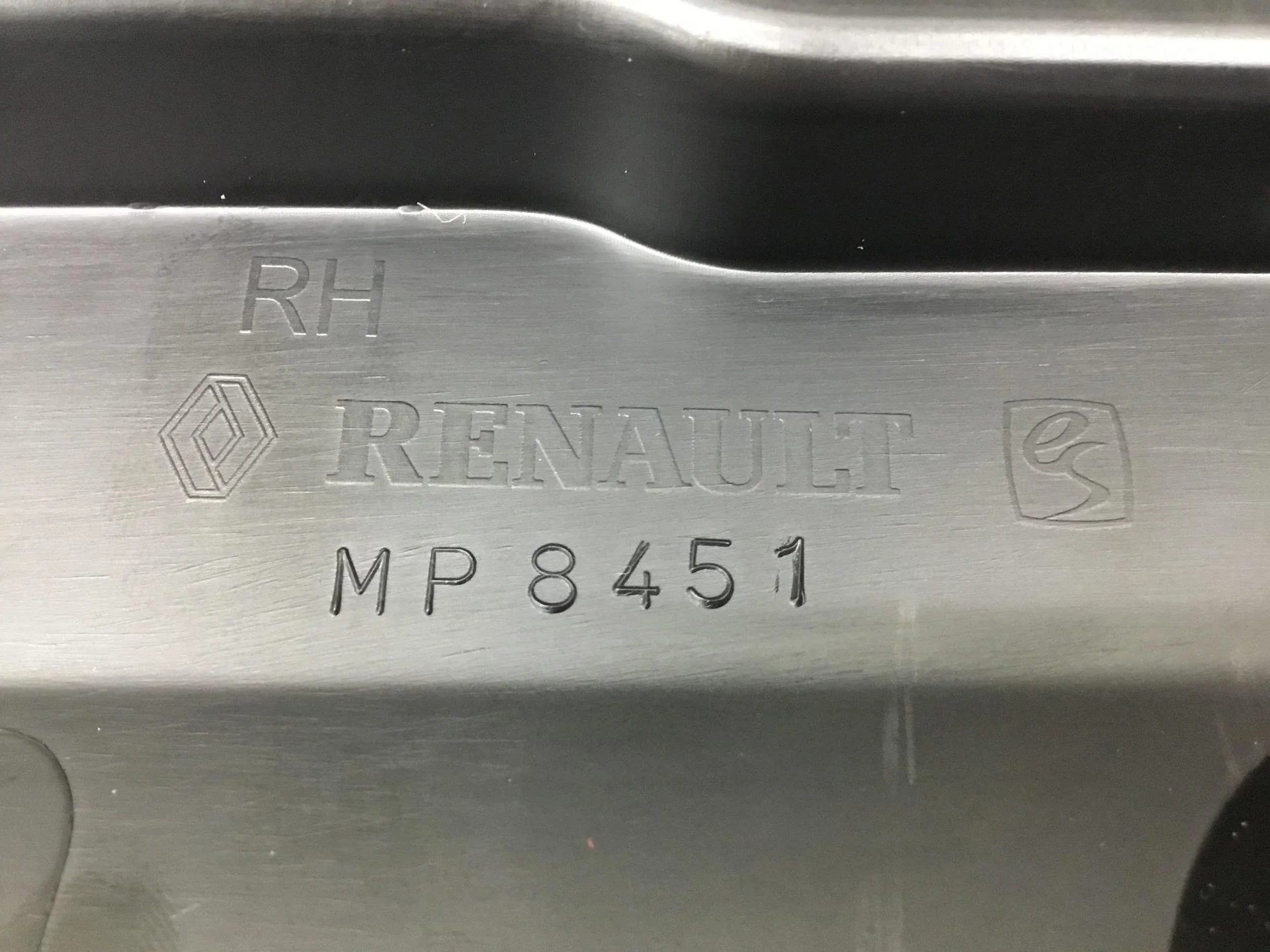 Держатель задней полки, Renault Duster II 2021> [799116592R] - миниатюра 9