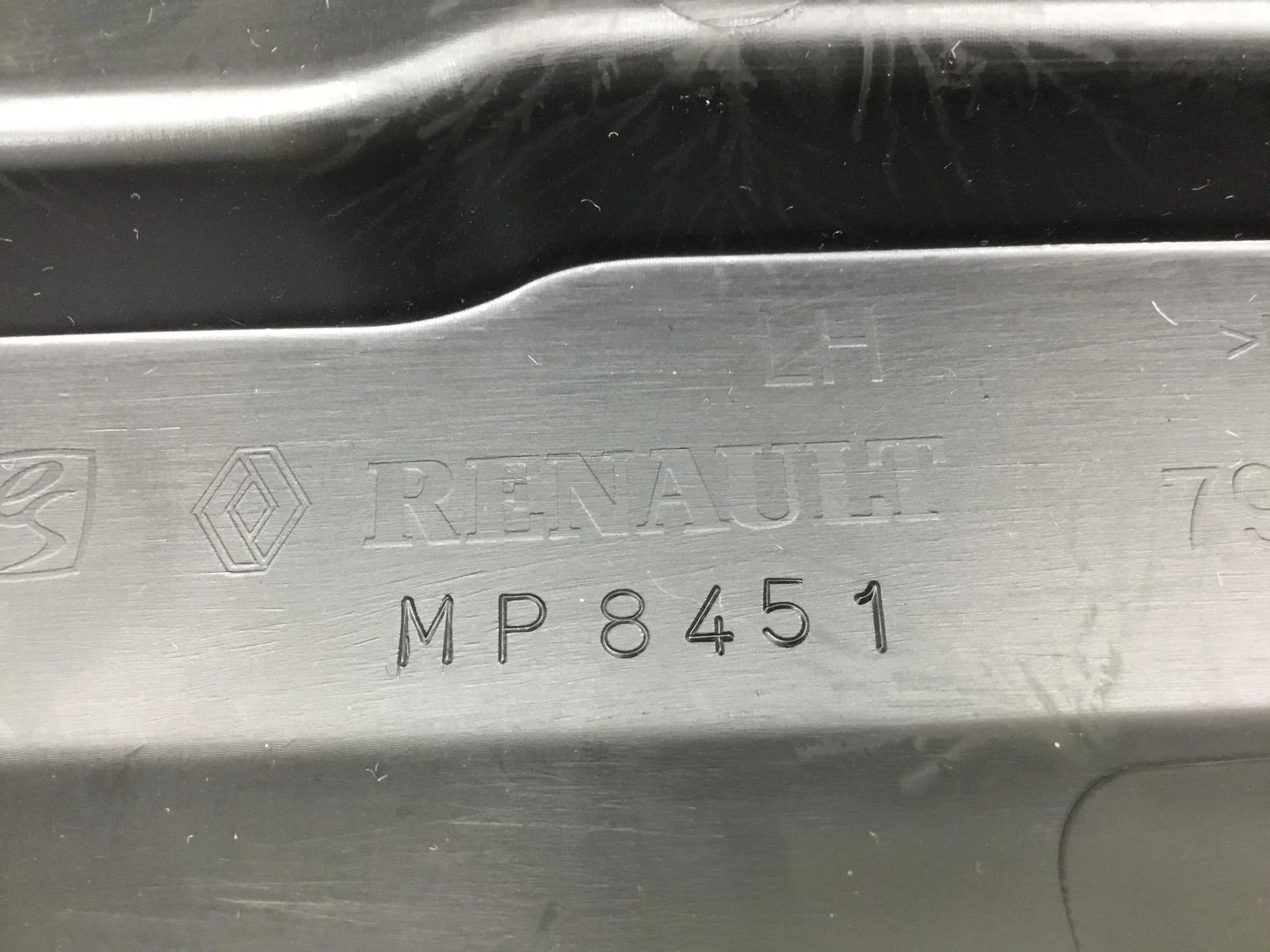 Держатель задней полки, Renault Duster II 2021> [799120714R] - миниатюра 8