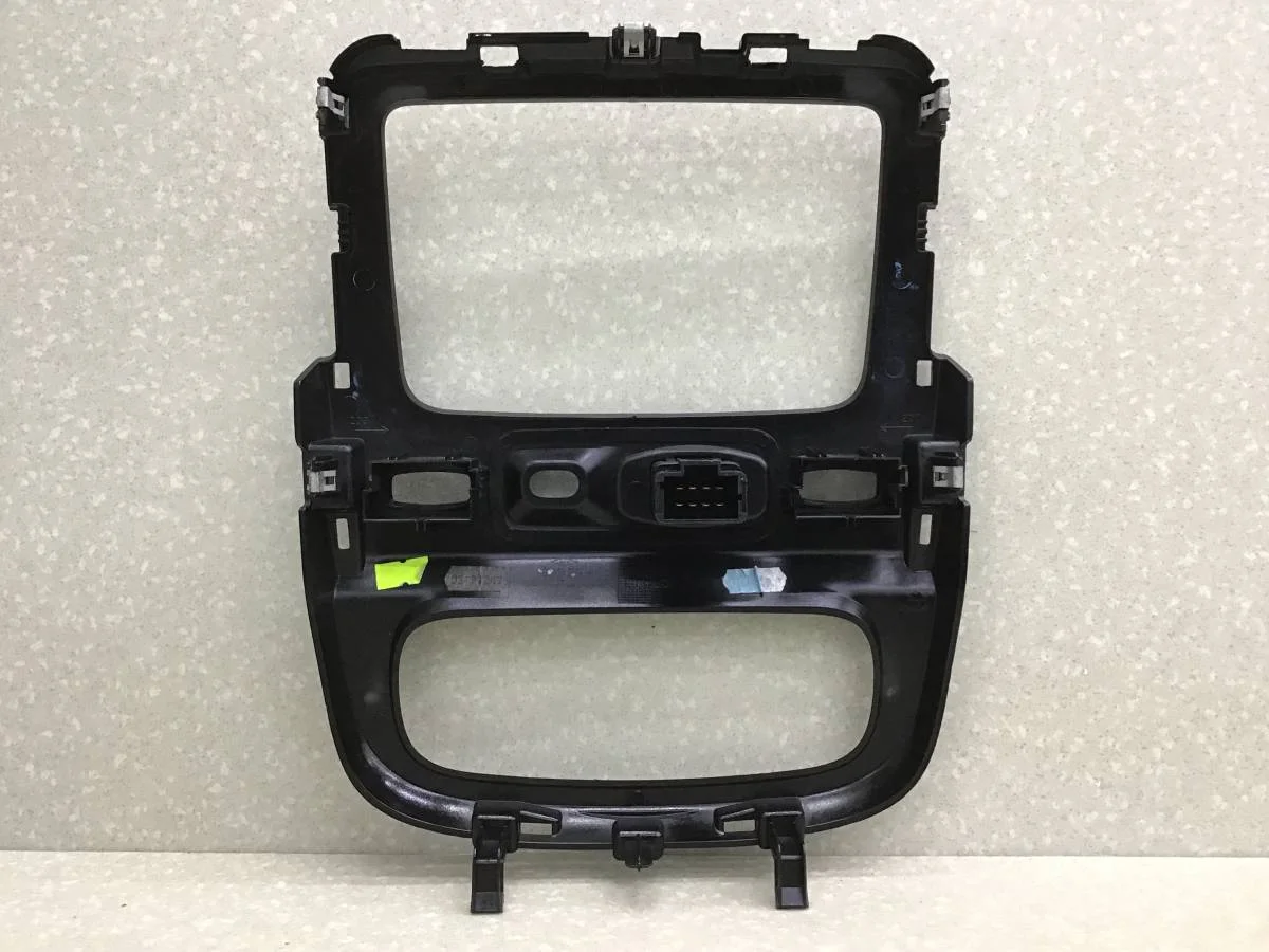 Рамка магнитолы Renault Duster (HS) 2010-2021 [682607294R] - миниатюра 4