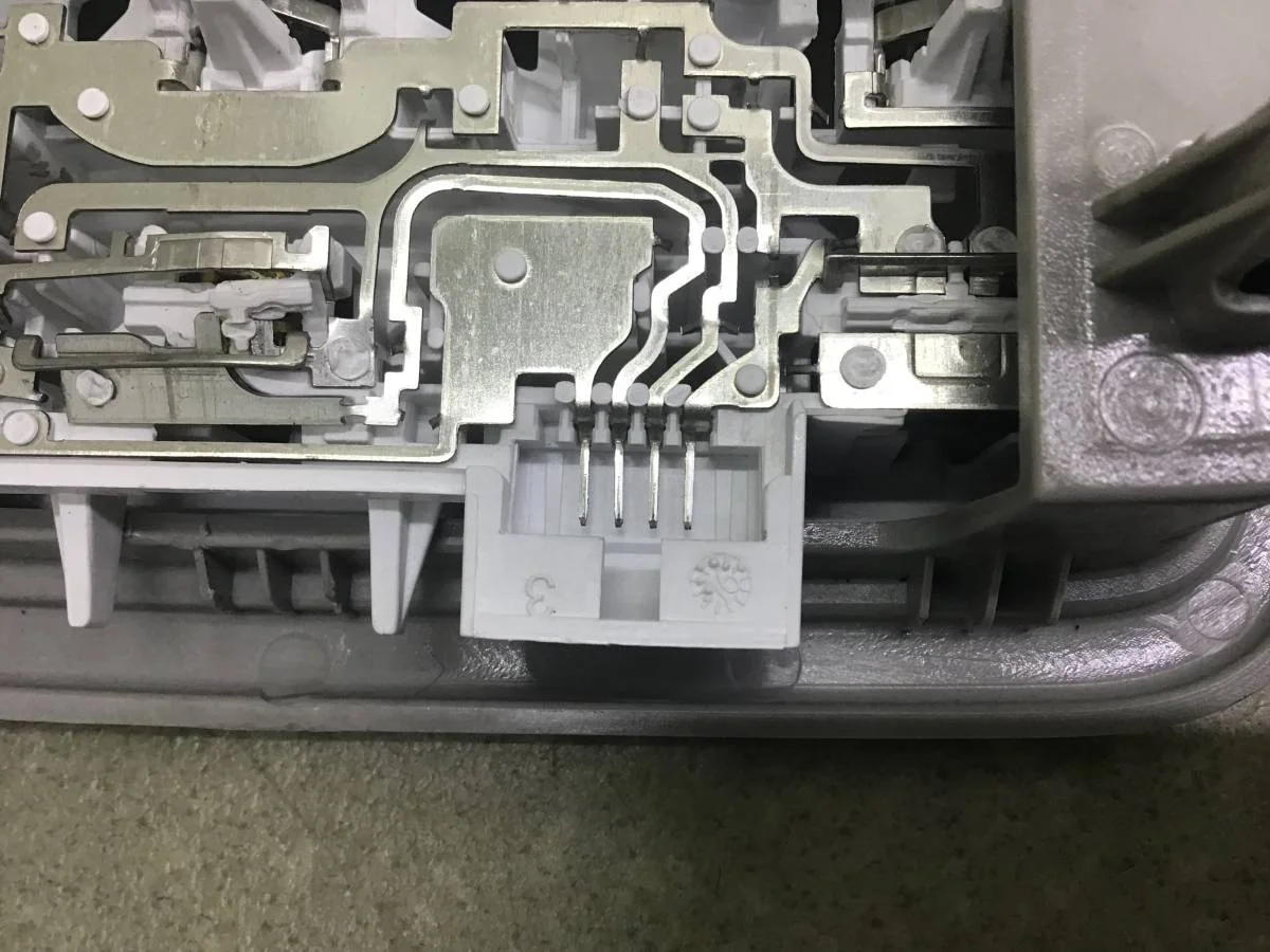 Плафон салонный Renault Kaptur (1) 2016-2022 [739489065R] - миниатюра 5