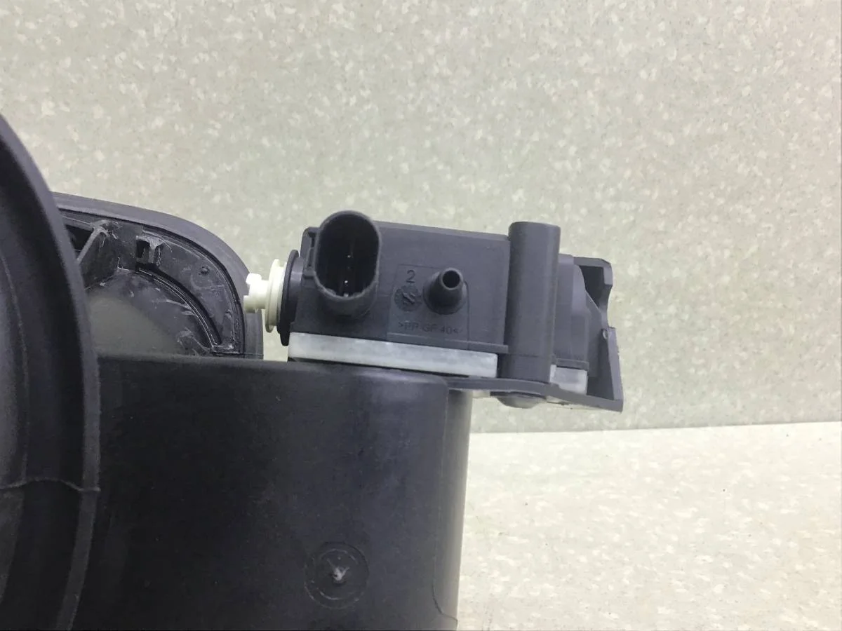 Лючок бензобака BMW X1 E84 2009-2015 [51172990139] - миниатюра 8