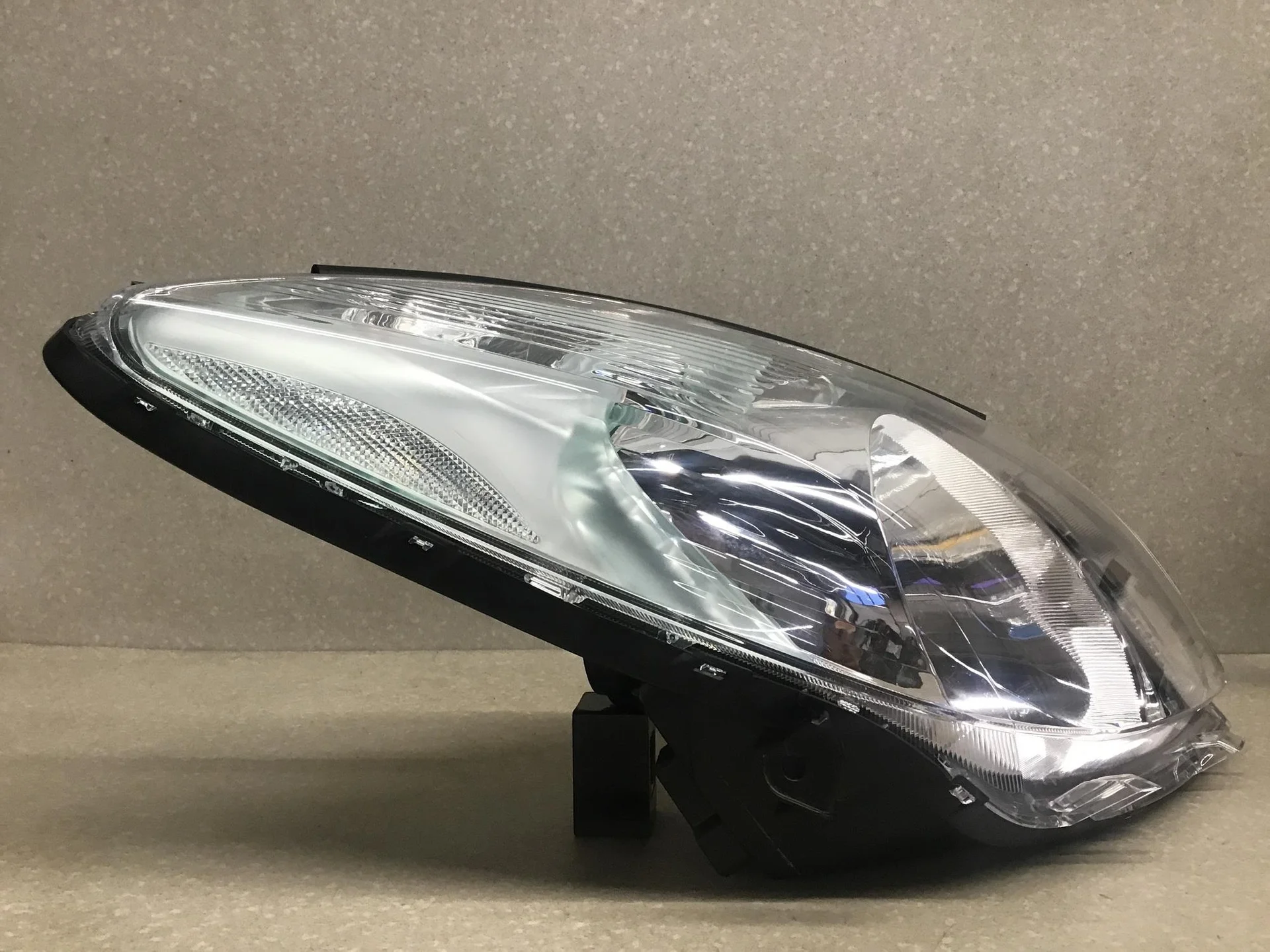 Фара правая Toyota Vitz P90 2005-2011 [8111052A20] - миниатюра 3
