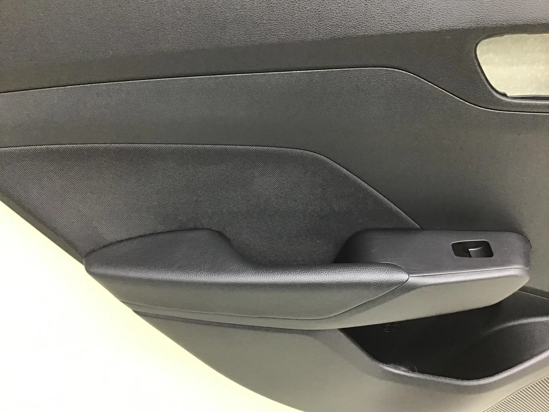 Обшивка двери задней левой, Hyundai Solaris 2017> [83301H5040NTA] - миниатюра 6