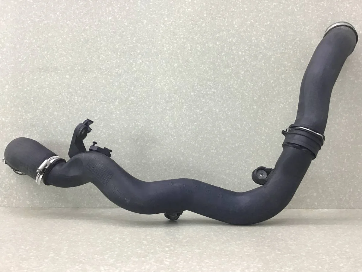 Патрубок интеркулера Volkswagen Tiguan (5N2) 2011-2016 [1K0145770AK] - миниатюра 2