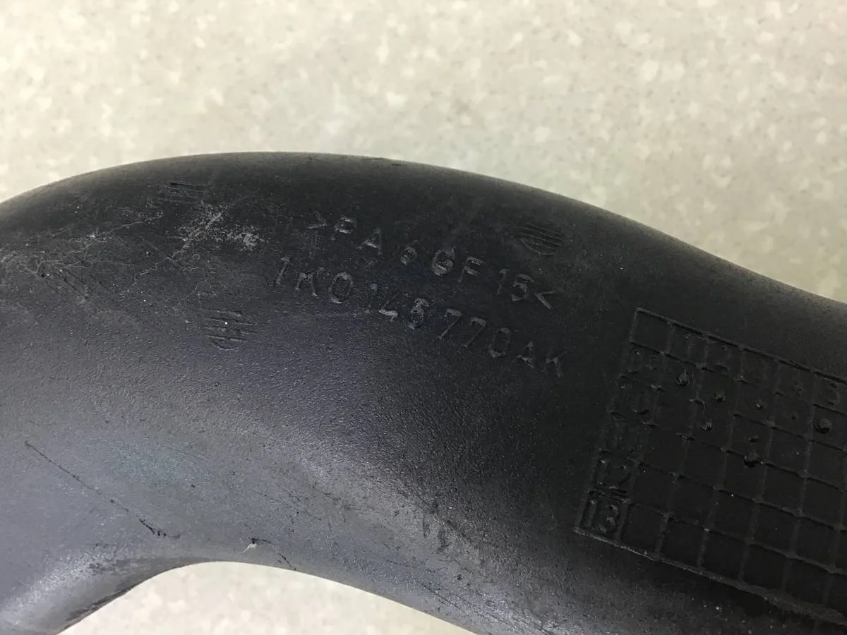 Патрубок интеркулера Volkswagen Tiguan (5N2) 2011-2016 [1K0145770AK] - миниатюра 4