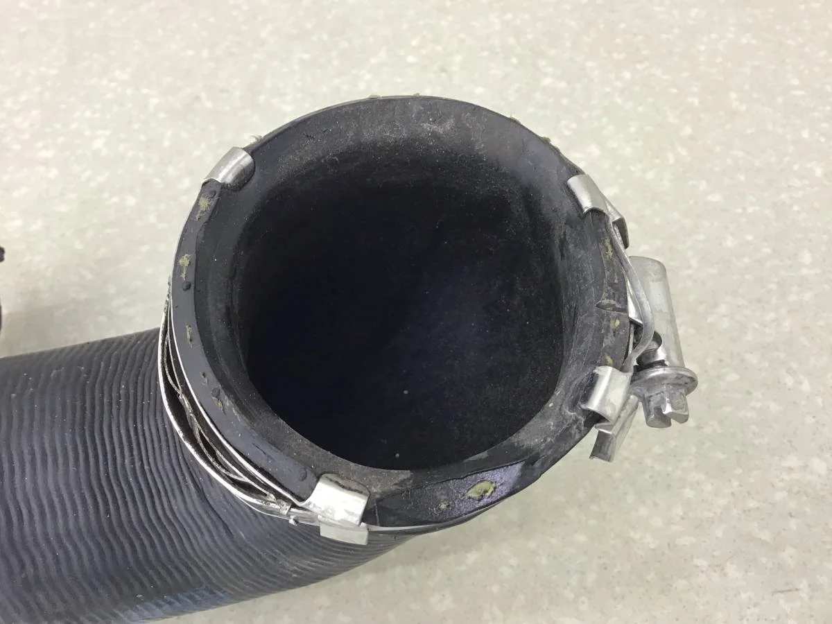 Патрубок интеркулера Volkswagen Tiguan (5N2) 2011-2016 [1K0145770AK] - миниатюра 6