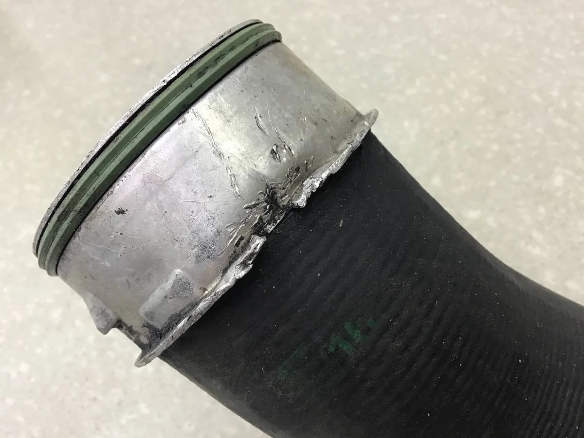 Патрубок интеркулера Volkswagen Tiguan (5N2) 2011-2016 [1K0145770AK] - миниатюра 7