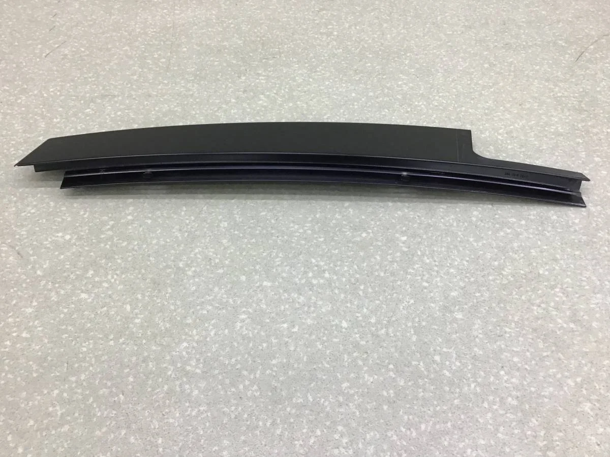 Накладка стойки BMW X1 E84 2009-2015 [51352990326] - миниатюра 2