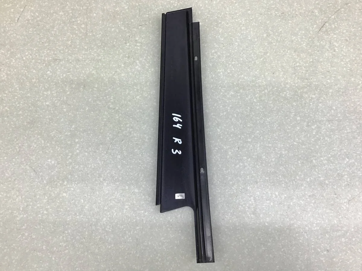Накладка стойки BMW X1 E84 2009-2015 [51352990326] - миниатюра 4