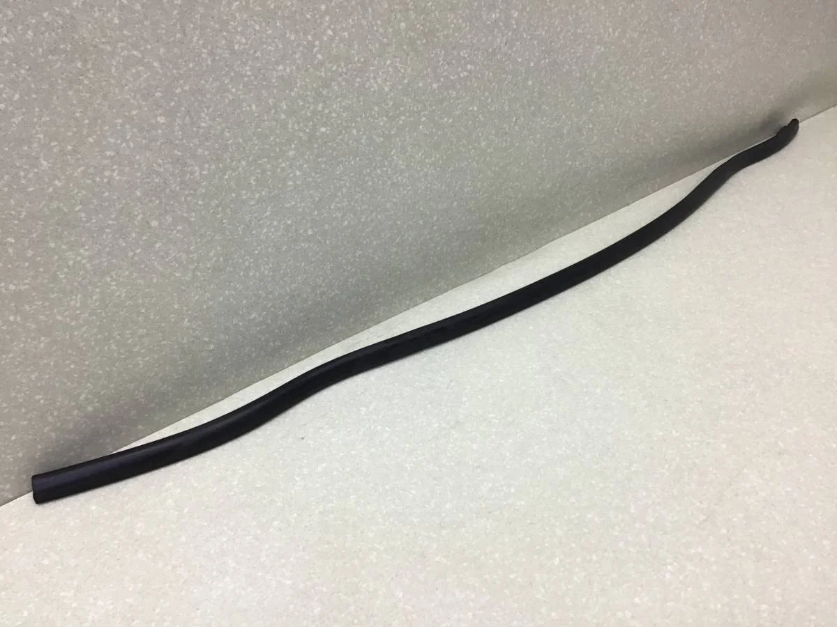 Уплотнитель капота Skoda Yeti (5L) 2009-2018 [5L0823723] - миниатюра 2