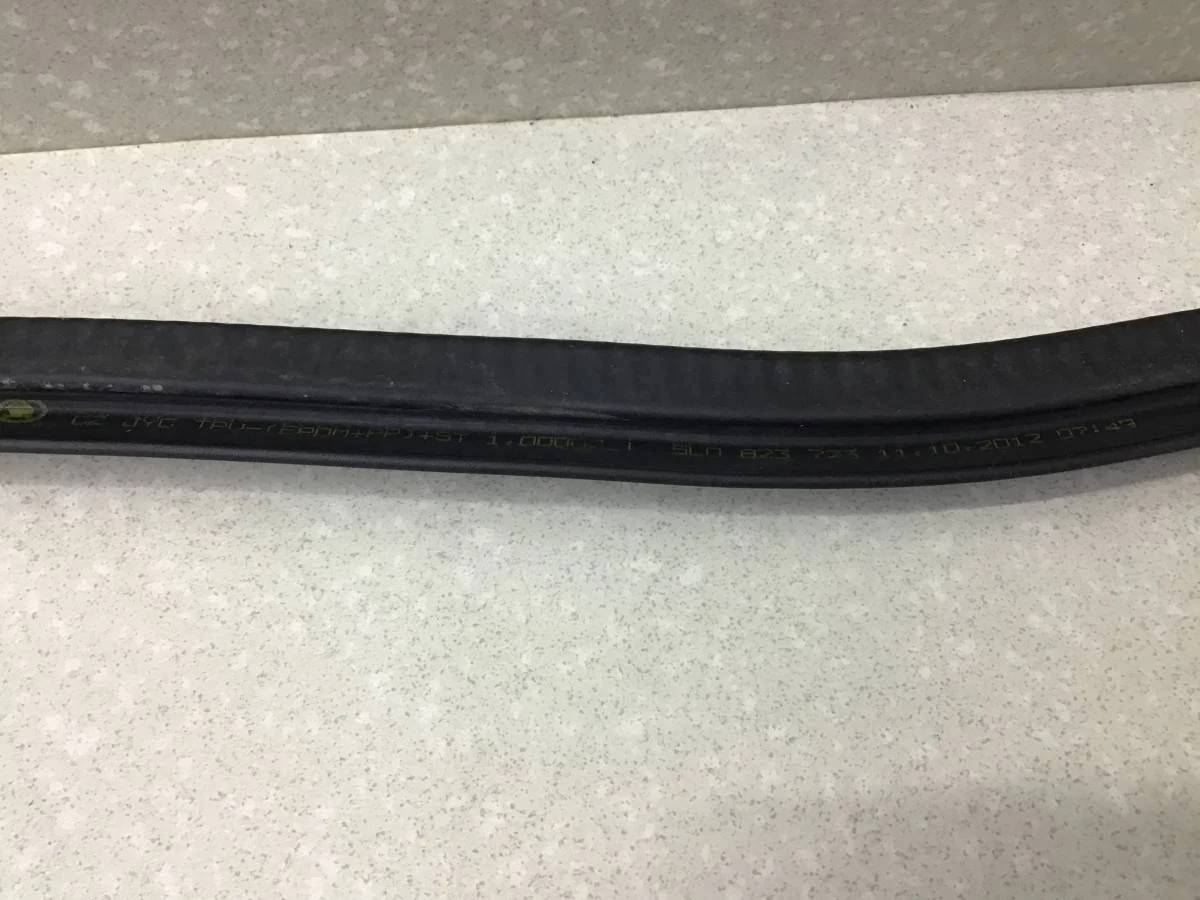 Уплотнитель капота Skoda Yeti (5L) 2009-2018 [5L0823723] - миниатюра 7