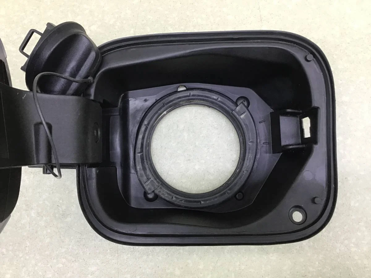 Лючок бензобака Renault Kaptur (1) 2016-2022 [781202525R] - миниатюра 2