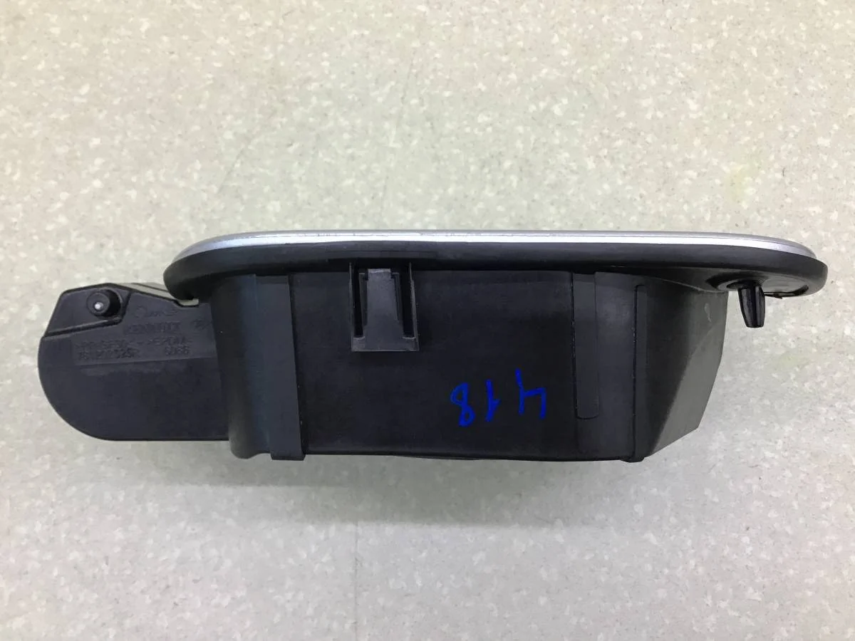 Лючок бензобака Renault Kaptur (1) 2016-2022 [781202525R] - миниатюра 5
