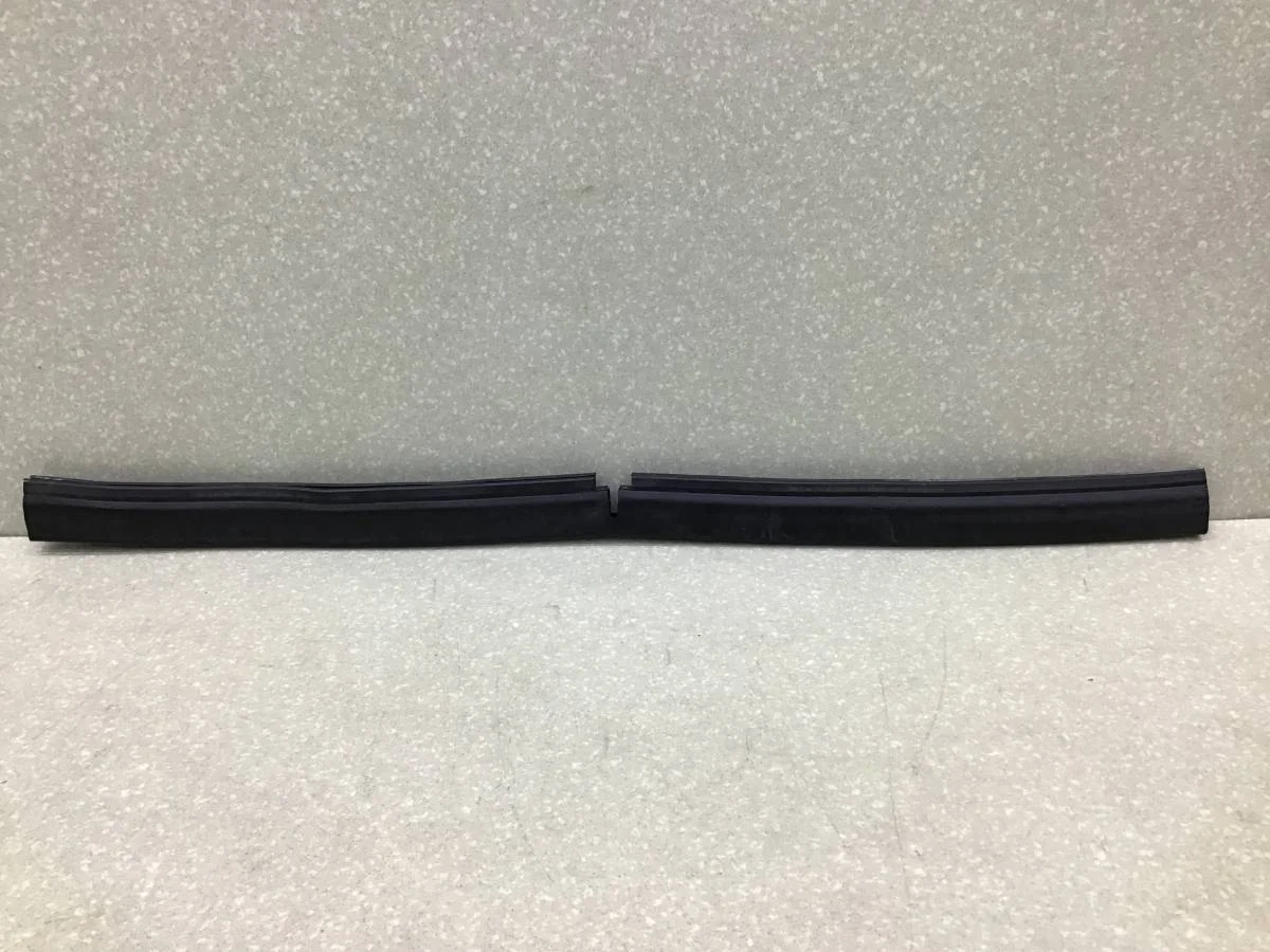 Уплотнитель капота BMW X1 E84 2009-2015 [51762991416] - миниатюра 2