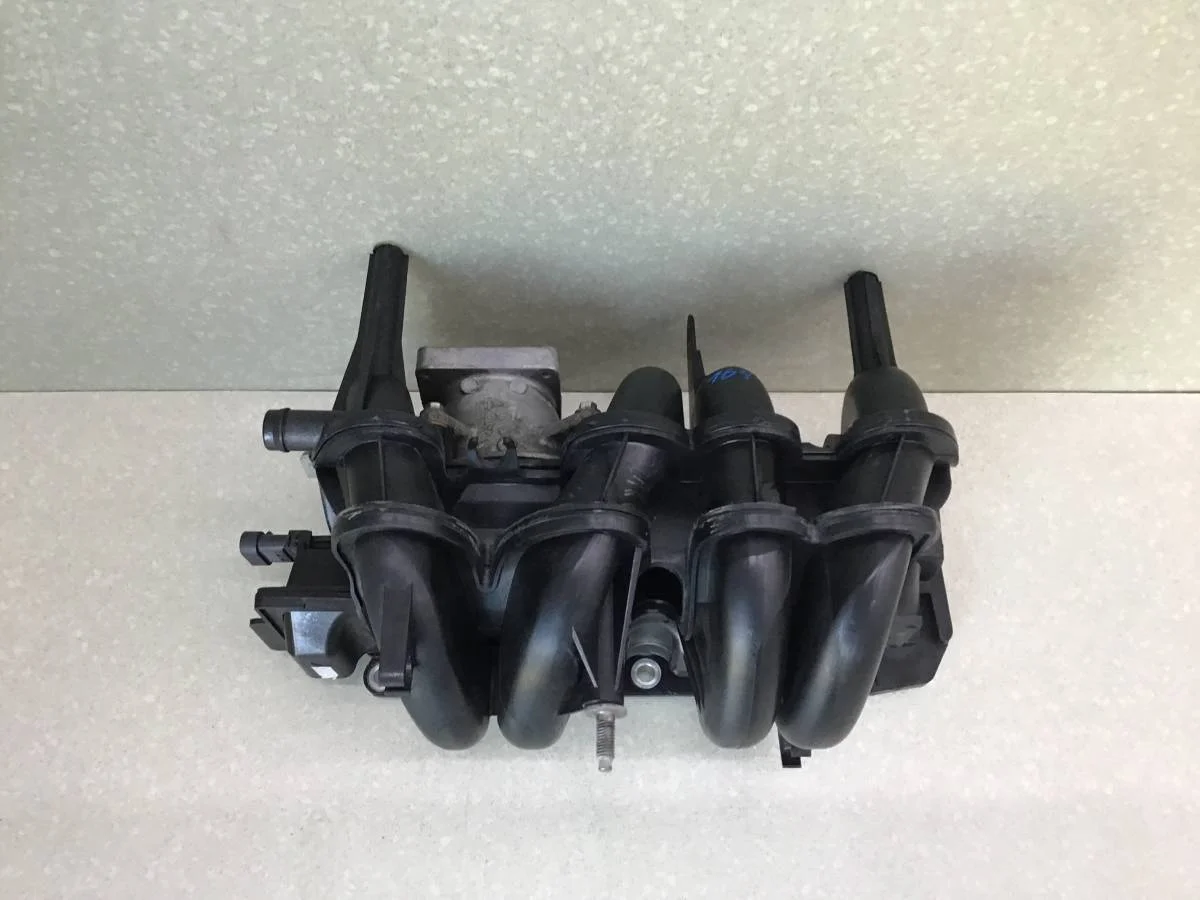 Коллектор впускной Renault Logan (2) 2014> [140035357R] - миниатюра 2