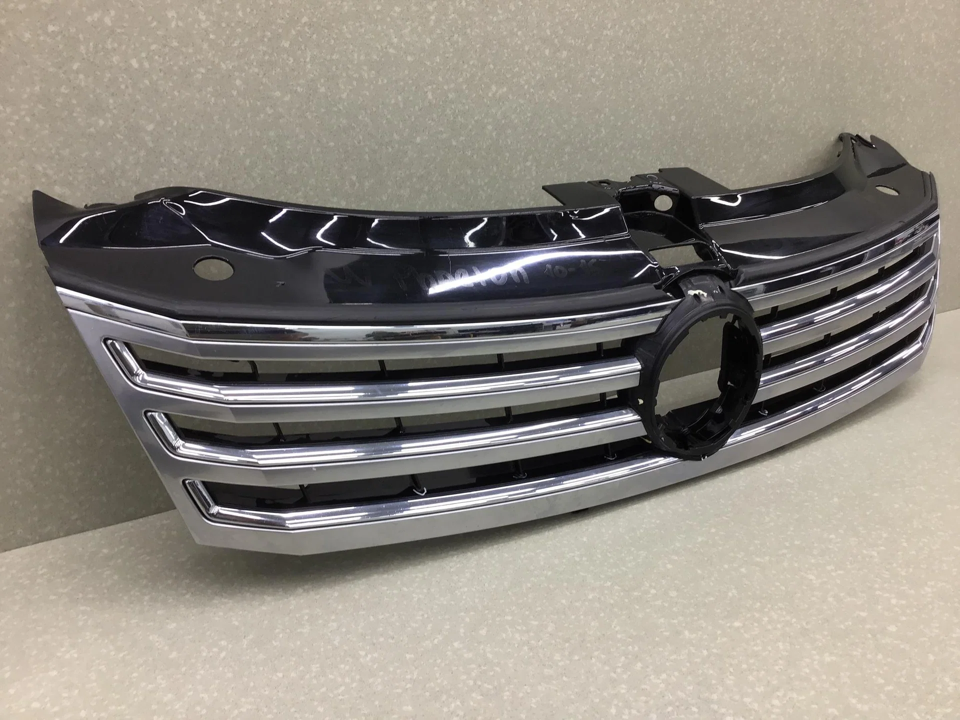 Решетка радиатора, VW Phaeton 2002-2016 [3D0853651AFGOY] - миниатюра 2