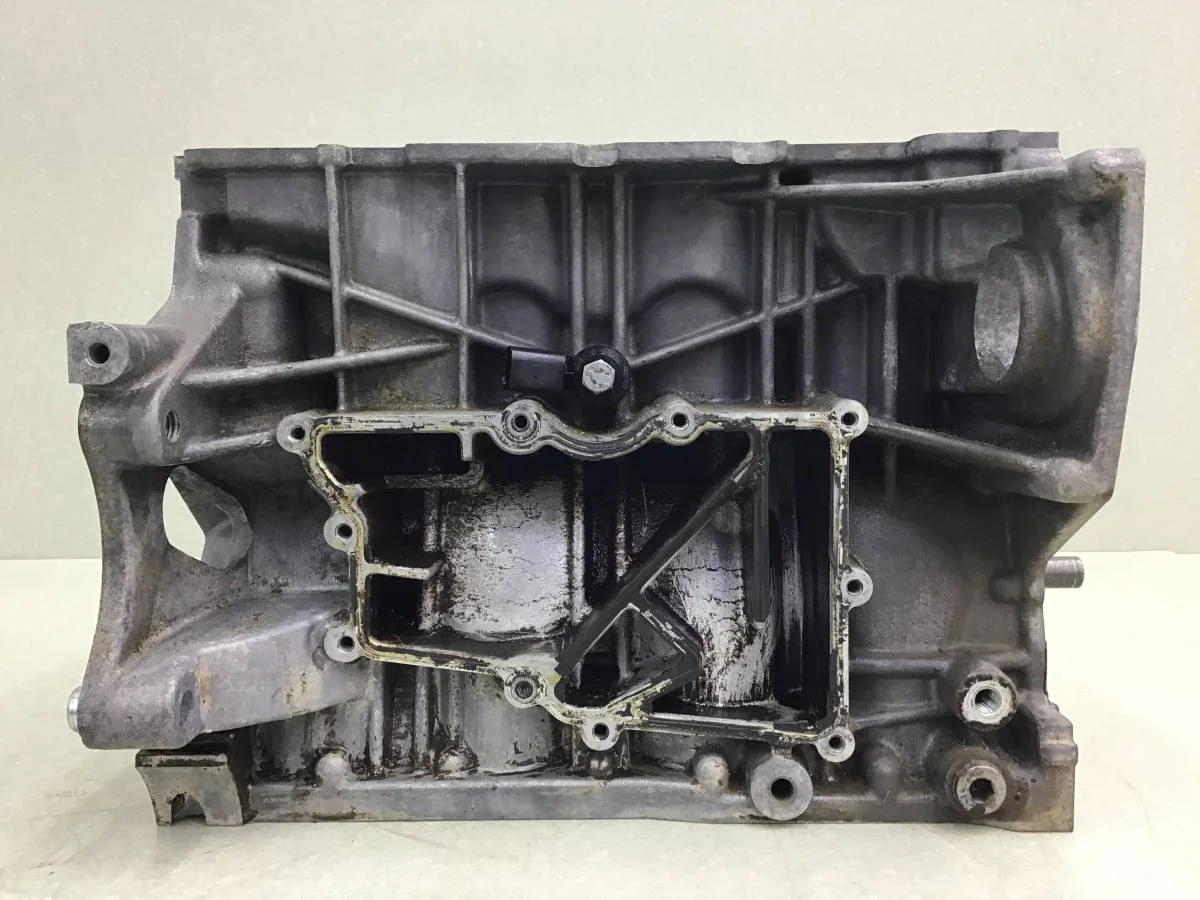 Блок двигателя Skoda Yeti (5L) 2009-2018 [03F103101B] - миниатюра 2