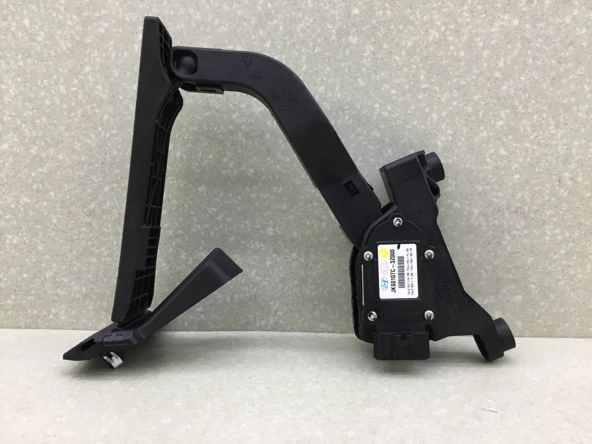 Педаль газа Hyundai i40 (VF) 2011> [327263Z000] - миниатюра 2